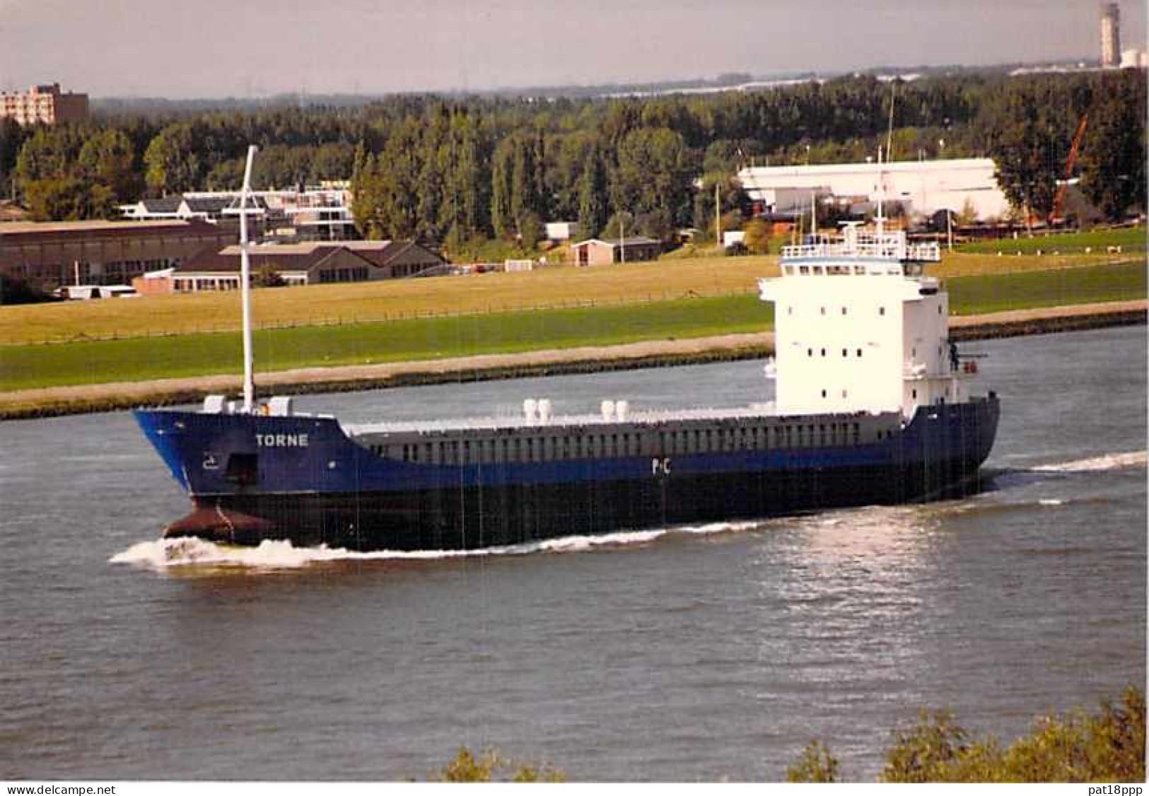 Lot de 100 BATEAUX DE COMMERCE - Photos couleur format CPM Cargo Ferry Merchant Ship Tanker Carrier Boats 1980-2000