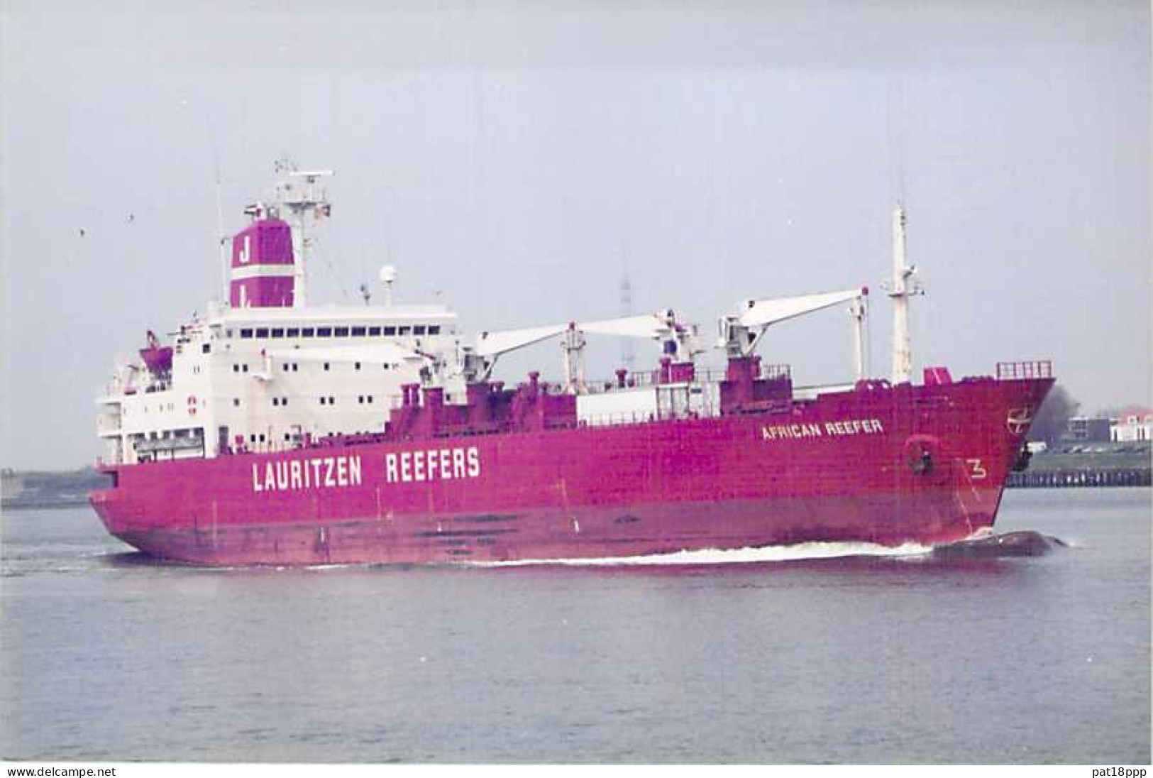 Lot de 100 BATEAUX DE COMMERCE - Photos couleur format CPM Cargo Ferry Merchant Ship Tanker Carrier Boats 1980-2000