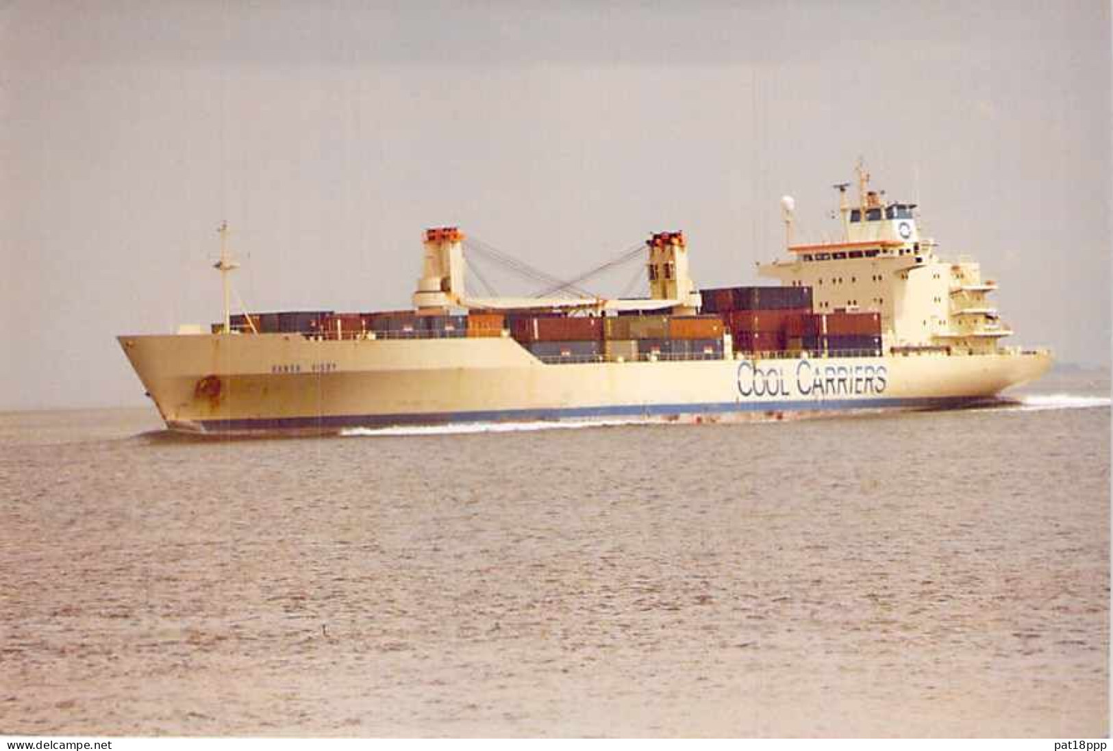 Lot de 100 BATEAUX DE COMMERCE - Photos couleur format CPM Cargo Ferry Merchant Ship Tanker Carrier Boats 1980-2000