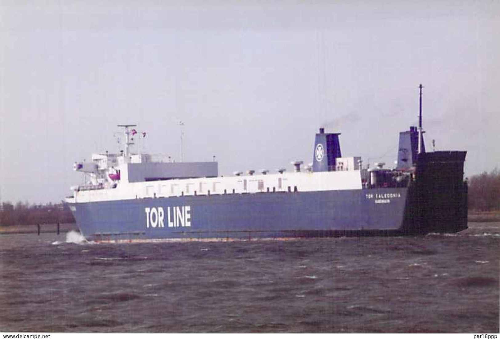 Lot de 100 BATEAUX DE COMMERCE - Photos couleur format CPM Cargo Ferry Merchant Ship Tanker Carrier Boats 1980-2000