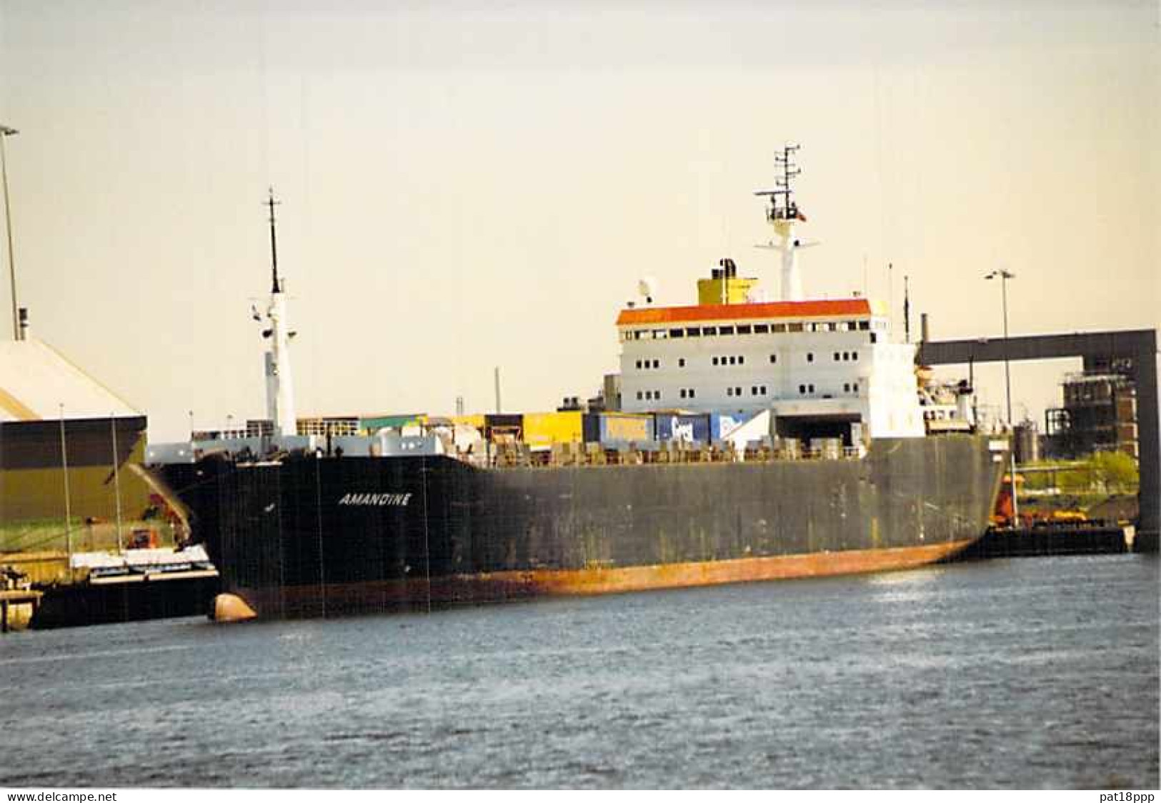 Lot de 100 BATEAUX DE COMMERCE - Photos couleur format CPM Cargo Ferry Merchant Ship Tanker Carrier Boats 1980-2000