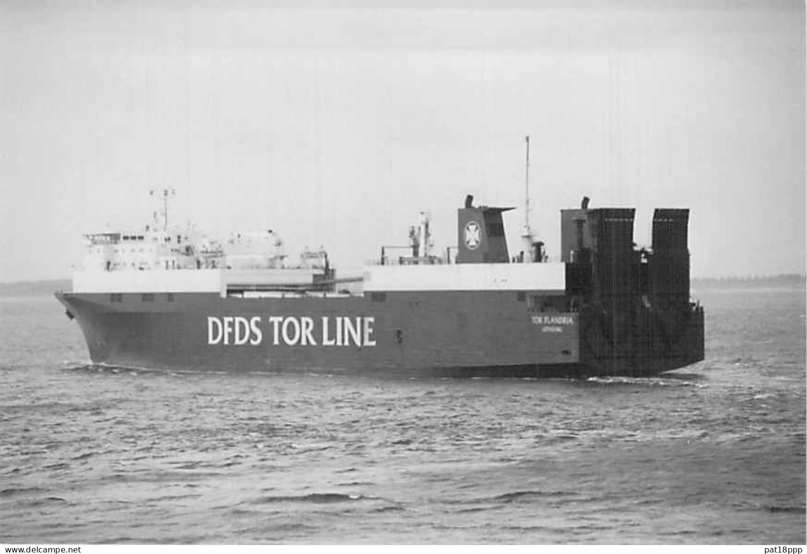 Lot de 100 BATEAUX DE COMMERCE - Photos couleur format CPM Cargo Ferry Merchant Ship Tanker Carrier Boats 1980-2000