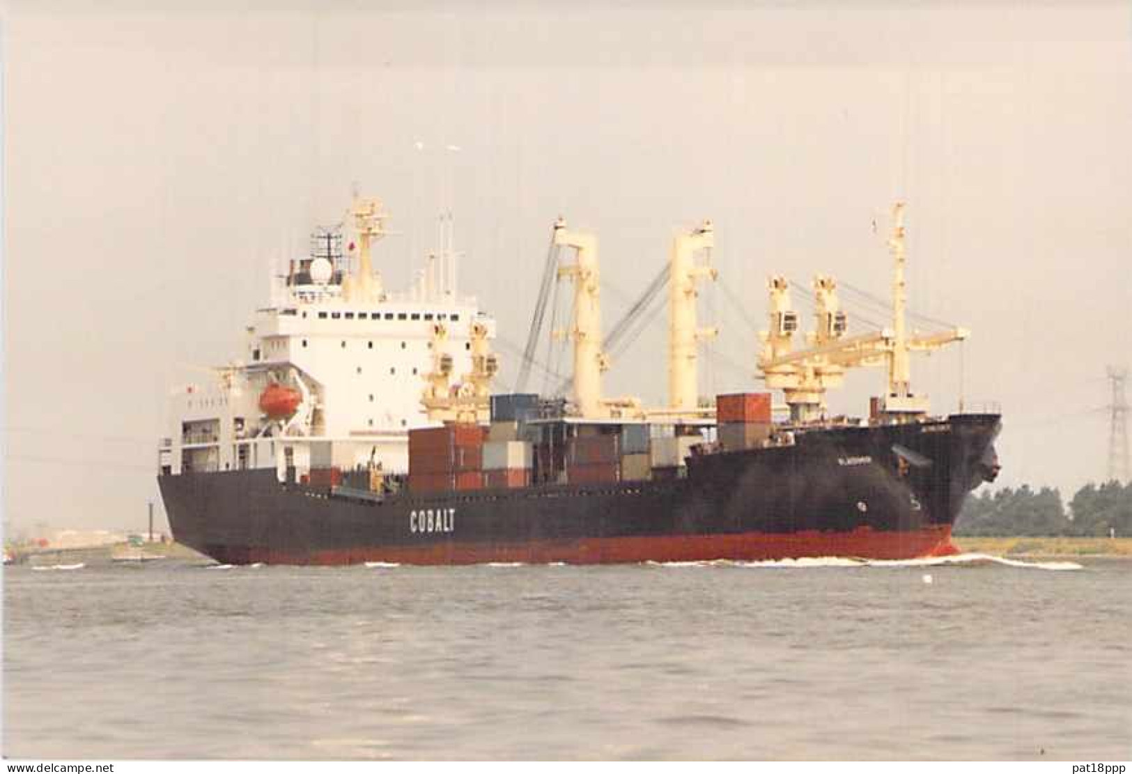 Lot de 100 BATEAUX DE COMMERCE - Photos couleur format CPM Cargo Ferry Merchant Ship Tanker Carrier Boats 1980-2000