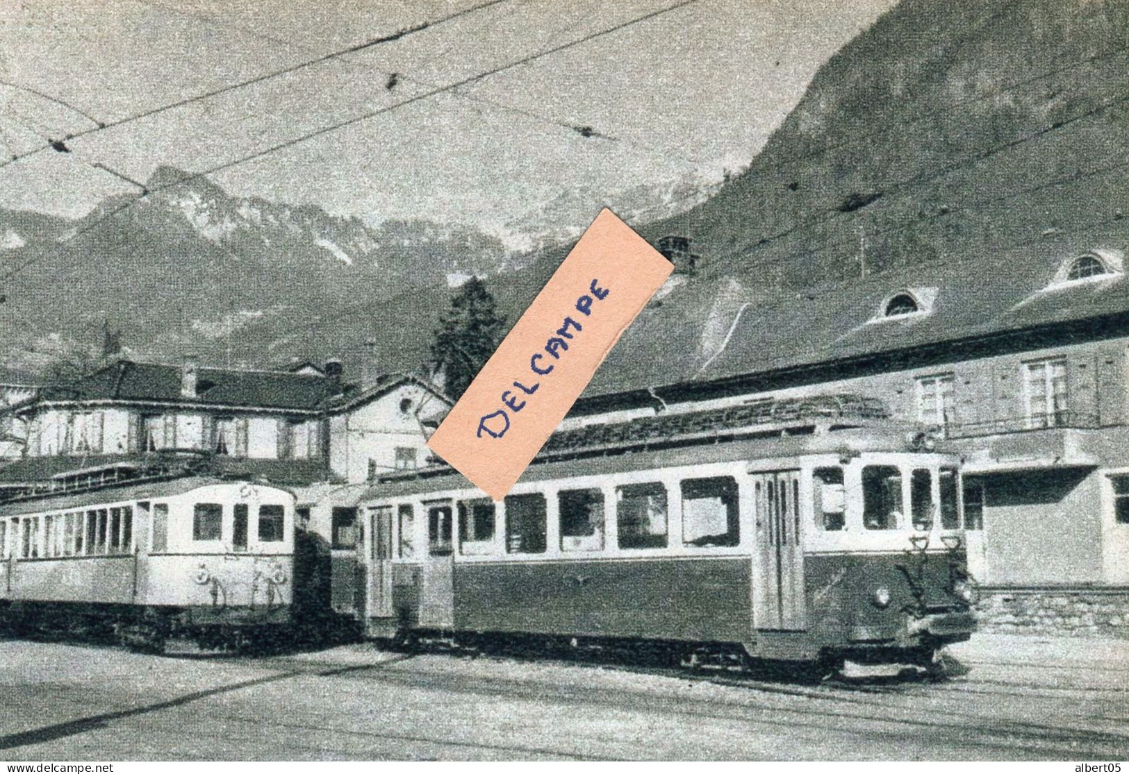 Gare D'Aigle En 1968 - Motrice Foncée Du A.O.M.C. Et Motrice Claire Du A.S.D. - Reproduction - Aigle