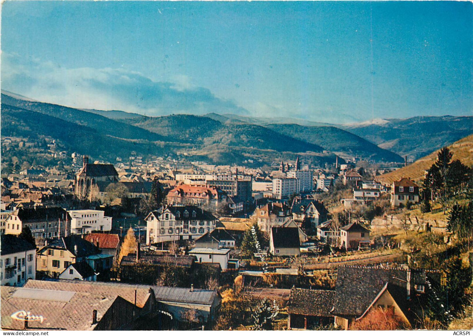 68 Guebwiller Sur La Route Du Vin Au Fond La Crete Des Vosges   N °21\MM5012 - Guebwiller