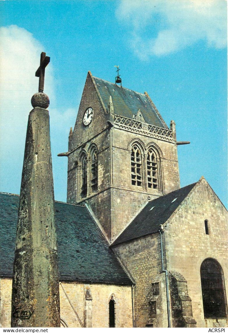 50  Sainte Mere église L'église Le Clocher        N° 19 \MM5042 - Sainte Mère Eglise