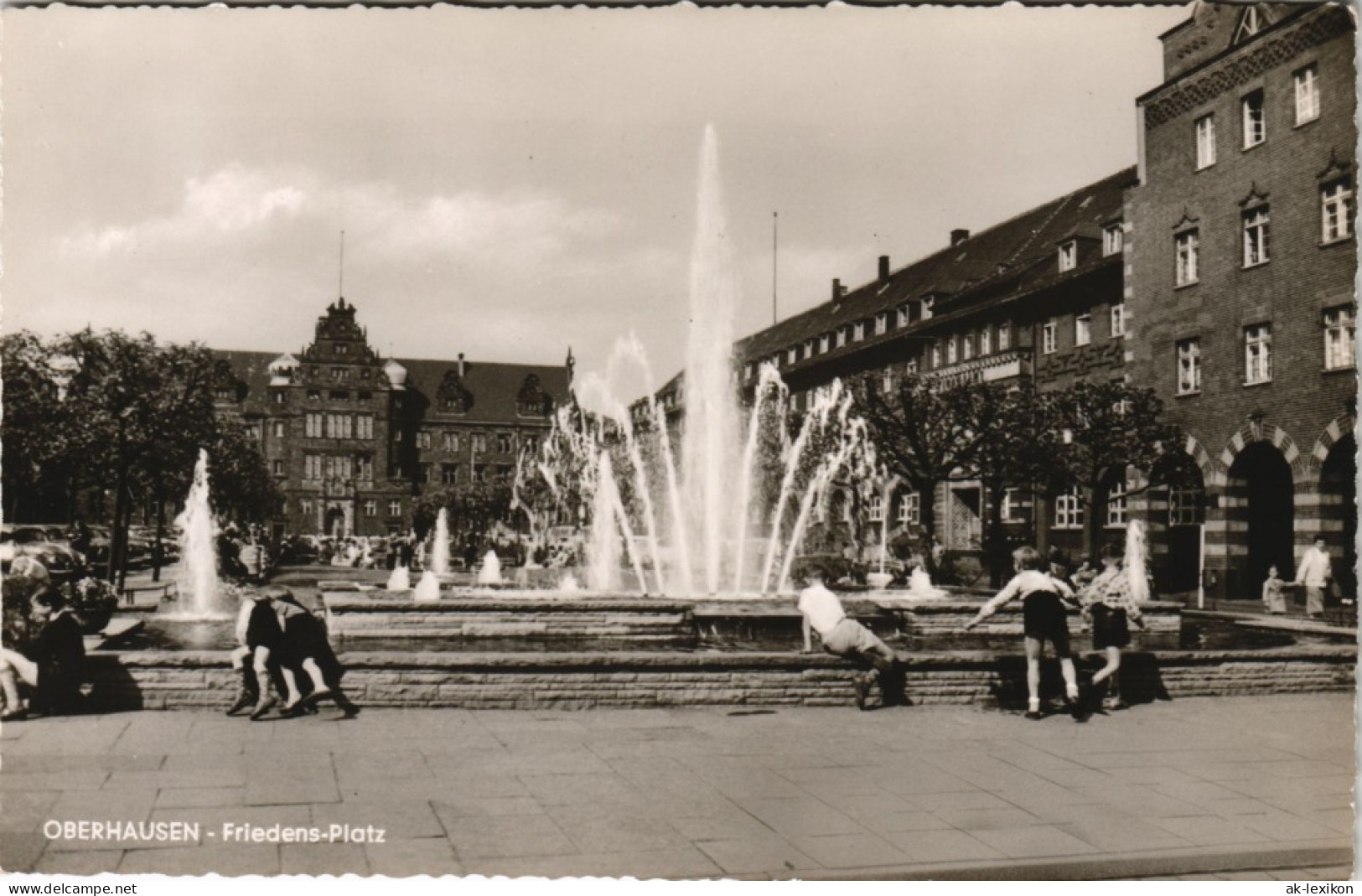 Oberhausen Friedensplatz Mit Brunnen, Wasserkunst, Wasserspiele 1960 - Oberhausen