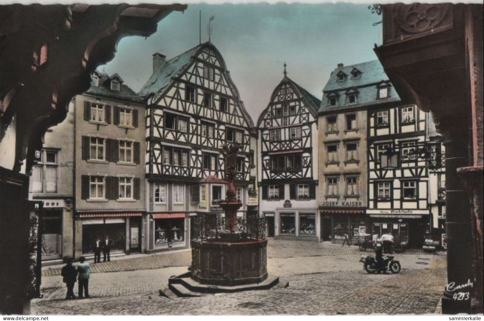 111560 - Bernkastel - Marktplatz Mit Brunnen - Bernkastel-Kues