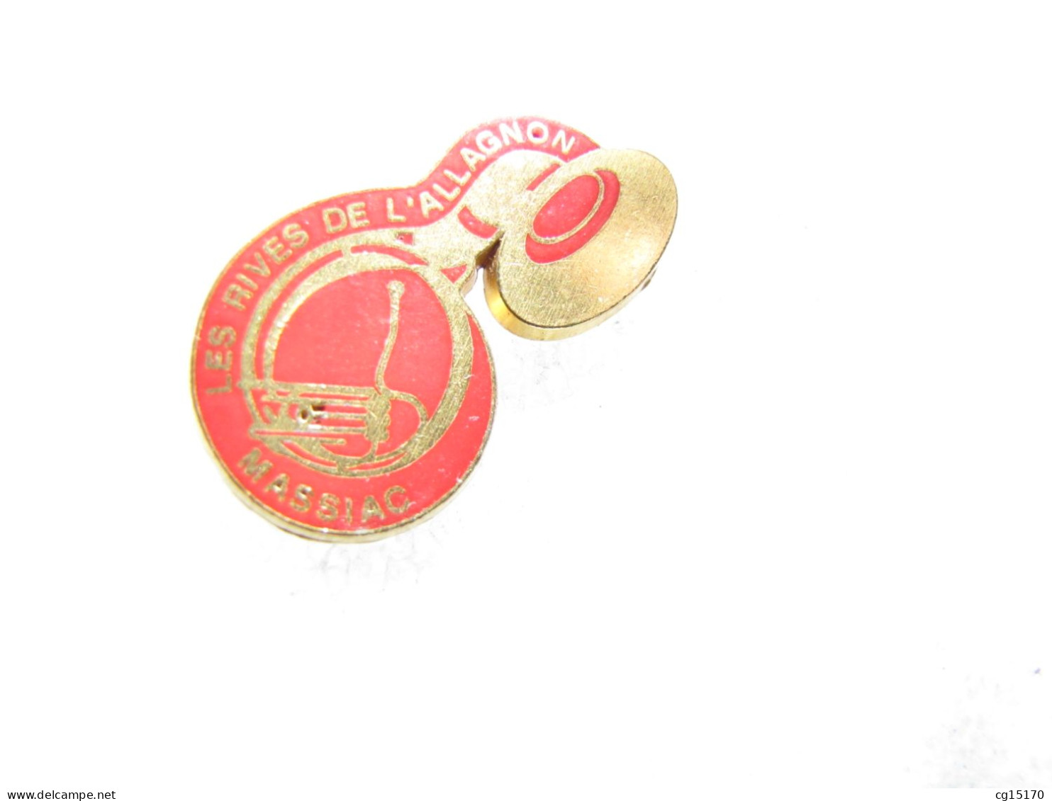 PIN'S    MUSIQUE  MASSIAC  LES RIVES DE L'ALLAGNON  ROUGE   Zamak  BERAUDY - Music