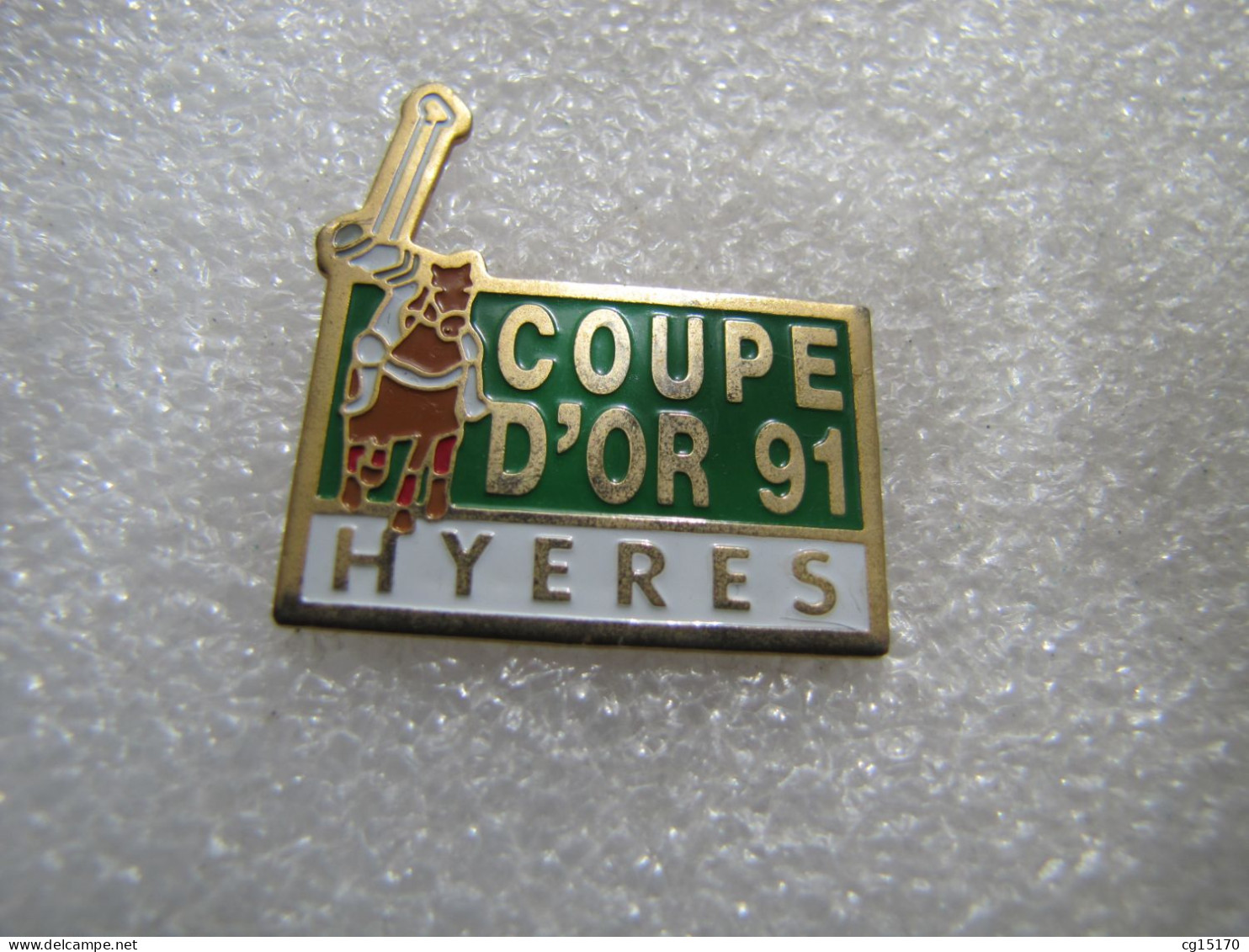 PIN'S    CHEVAL  POLO  COUPE D'OR 91  HYÈRES - Animaux