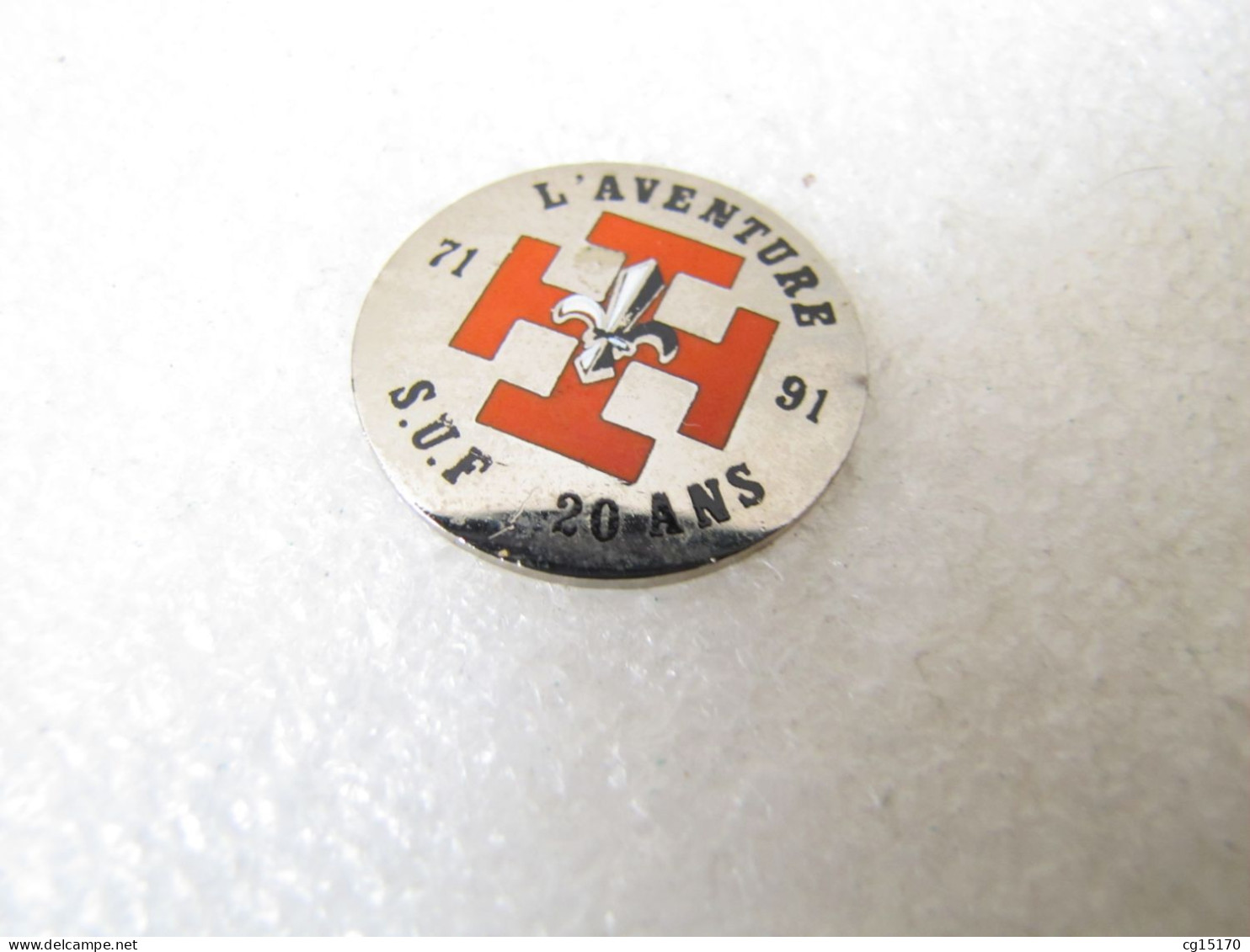 PIN'S    SCOUT   L'AVENTURE  S U F 20 ANS  Email Grand Feu - Asociaciones