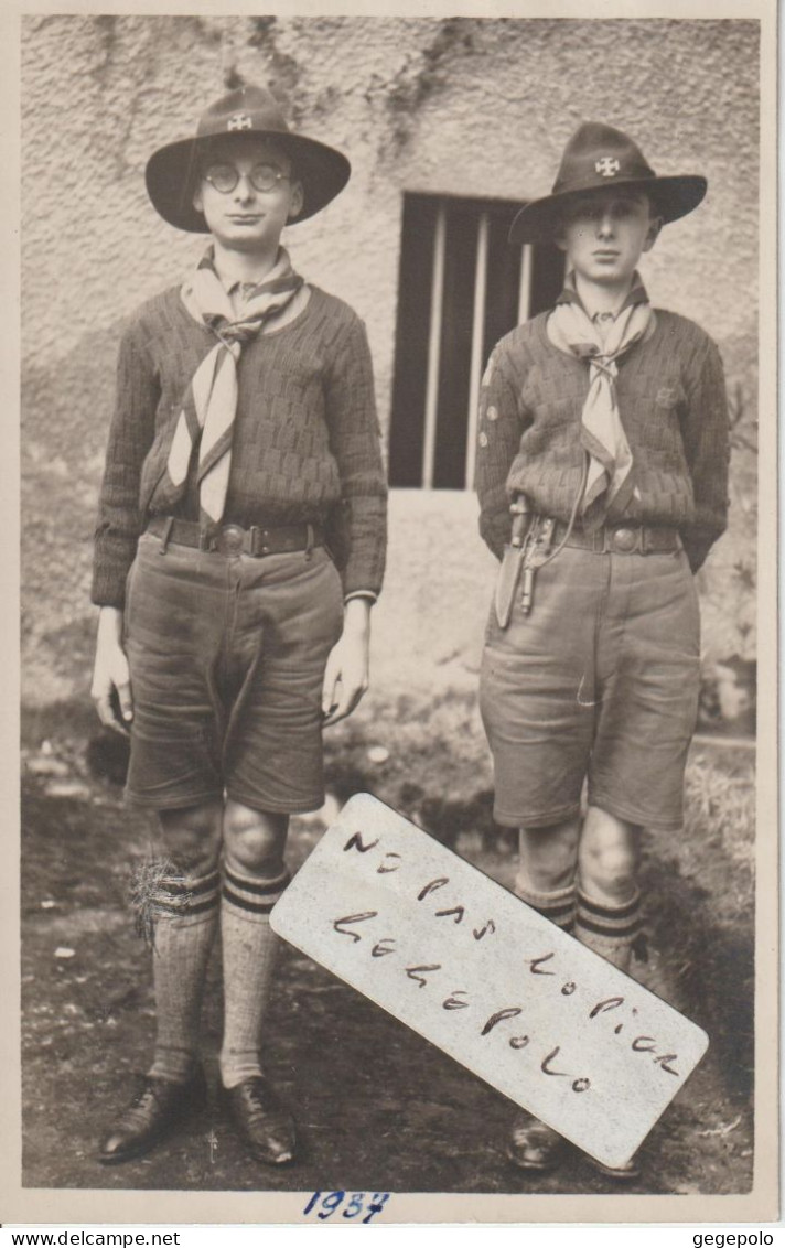 Deux Scouts Posant En 1937   ( Carte Photo ) - Scoutismo