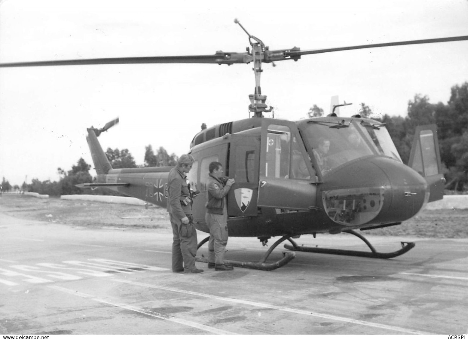 TANZANIE ZANZIBAR Tansania Sansibar Hélicoptère (Scans R/V) N° 8 \MO7012 - Tansania