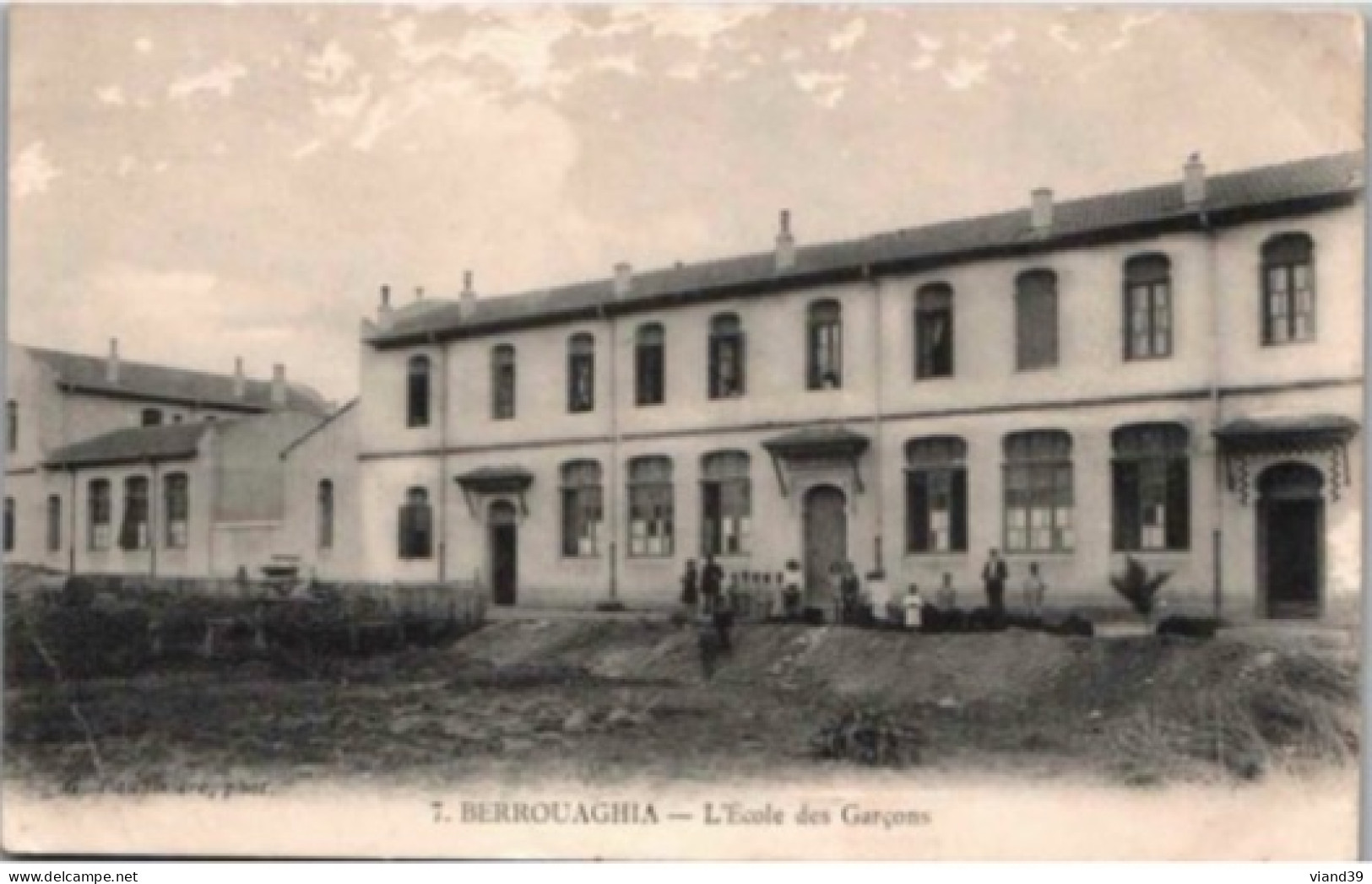 BERROUAGHIA.  -  Ecole Des Garçons. CPA. 1915 - Médéa
