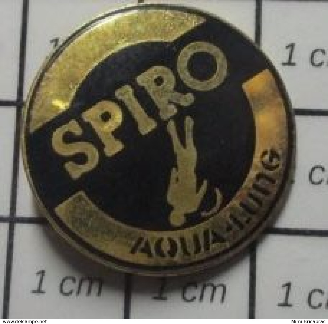 818A Pin's Pins / Beau Et Rare / SPORTS / HOMME GRENOUILLE AQUA-LUNG SPIRO Et Fantasiou ? - Diving