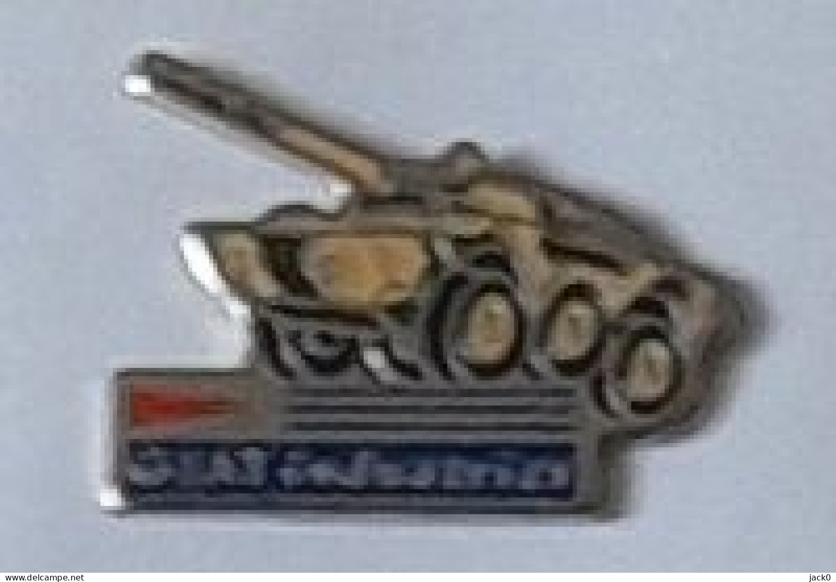 Pin' S  Militaire  Tank  Construit Par GIAT  Industries - Militaria