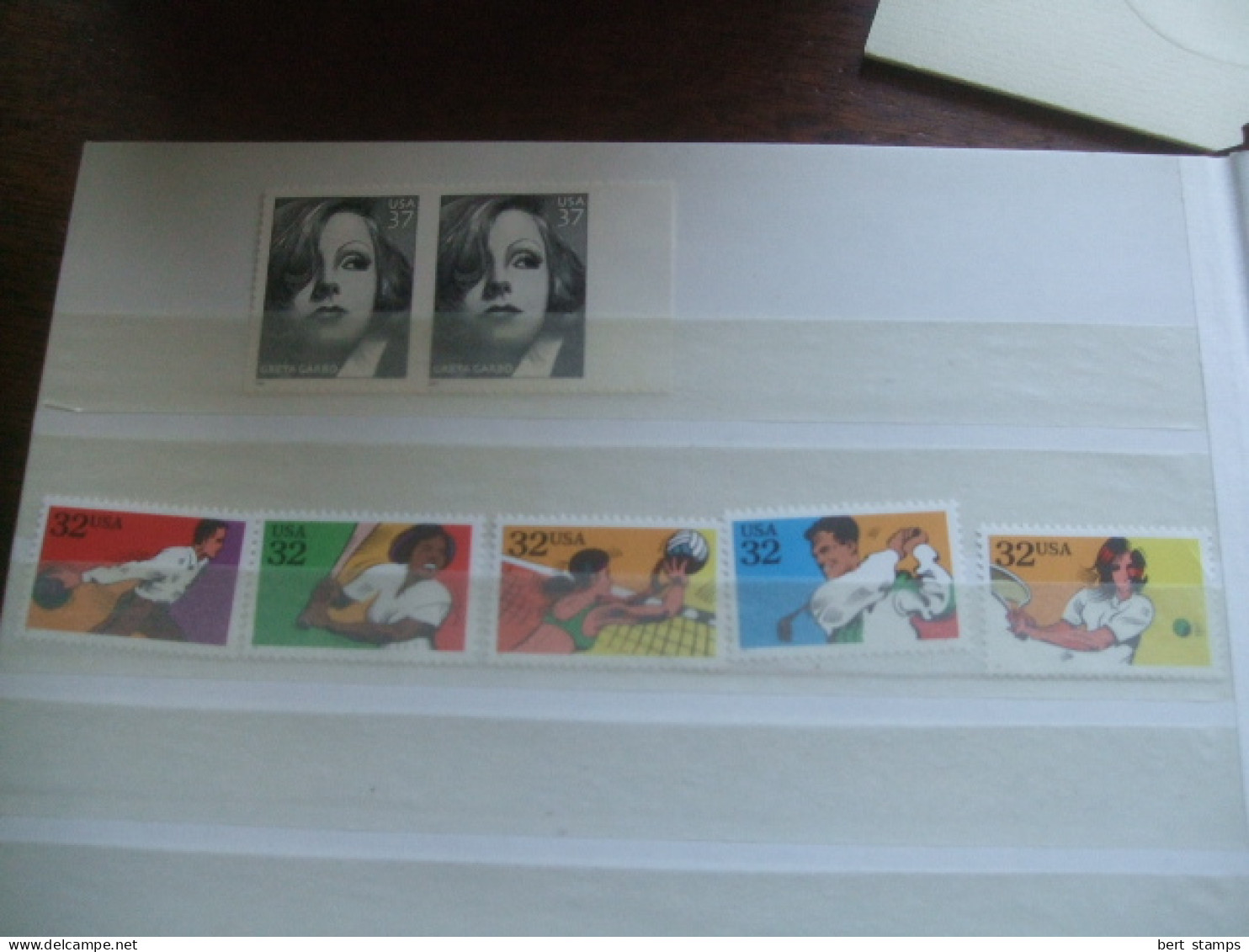 Stockbook with USA MNH