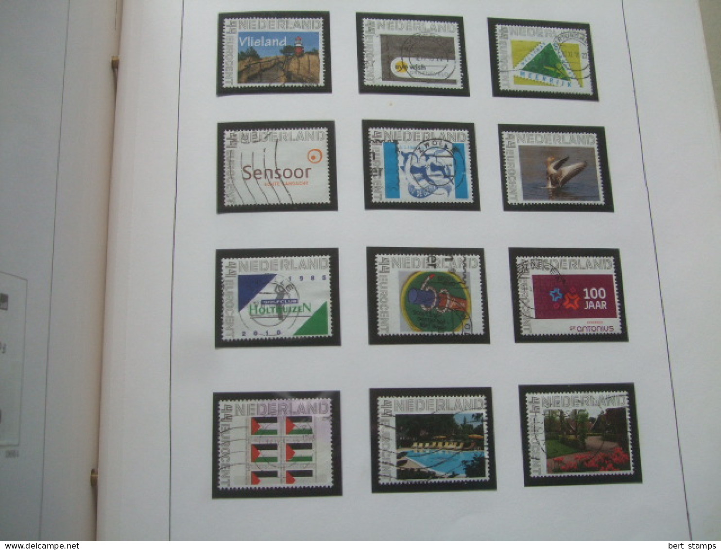 Verzameling persoonlijke postzegels op album bladen