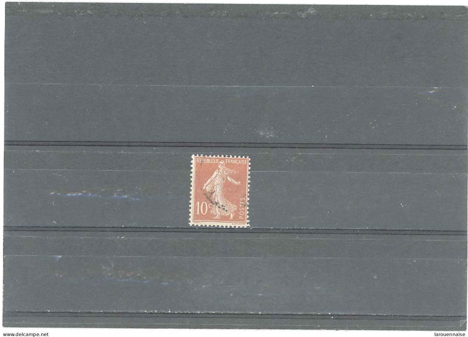 VARIÉTÉS -N°135 -Obl SEMEUSE CAMÉE -10c ROUGE -CHIFFRES MAIGRES- TACHE ROUGE EN HAUT DU BRAS GAUCHE - Used Stamps
