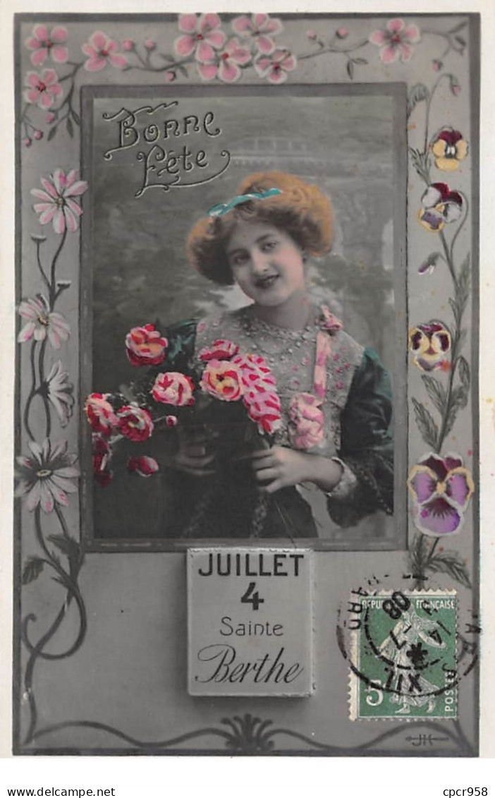 Prénoms - N°67161 - Berthe - Bonne Fête - Jeune Femmes Tenant Un Bouquet De Fleurs - Prénoms