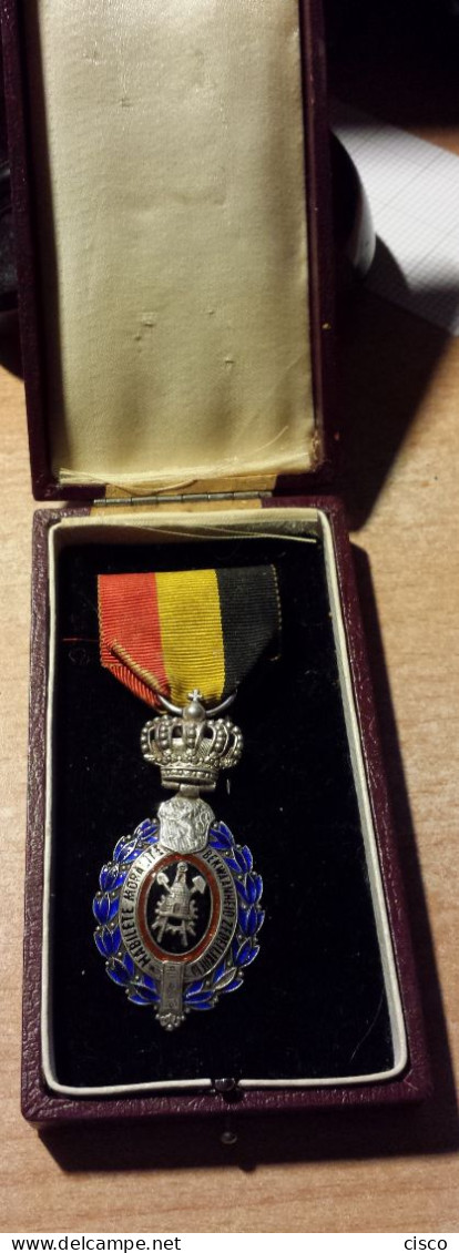 BELGIQUE Décoration Du Travail : Médaille Du Travail De 2e Classe Signée VAN ZUYLEN Avec écrin D'origine Avant 1914 - Belgio