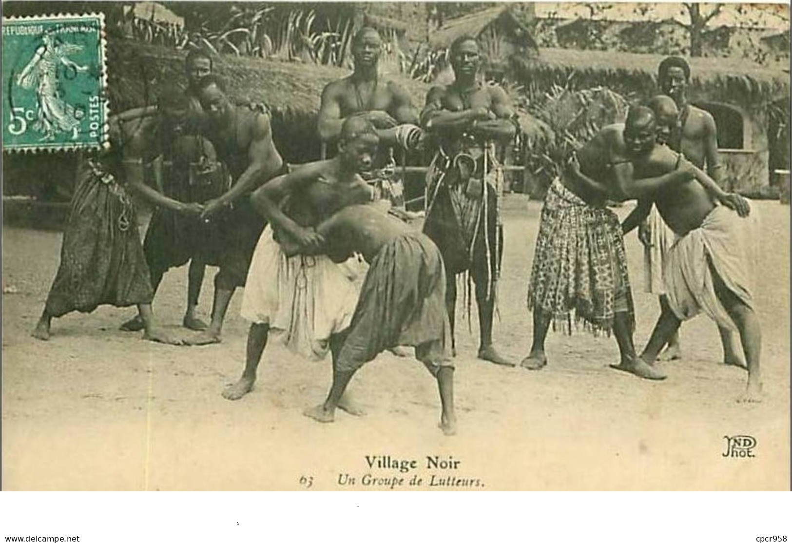 LUTTE.VILLAGE NOIR.UN GROUPE DE LUTTEURS - Wrestling