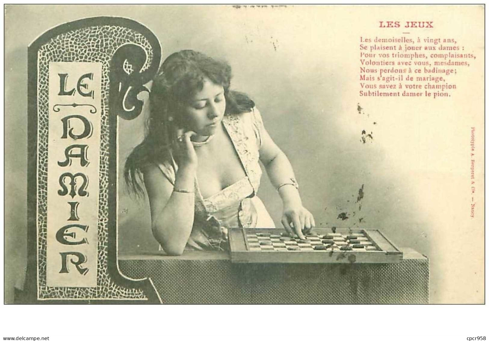 JEUX.n°27203.LE DAMIER.FEMME JOUANT AUX DAMES - Autres & Non Classés