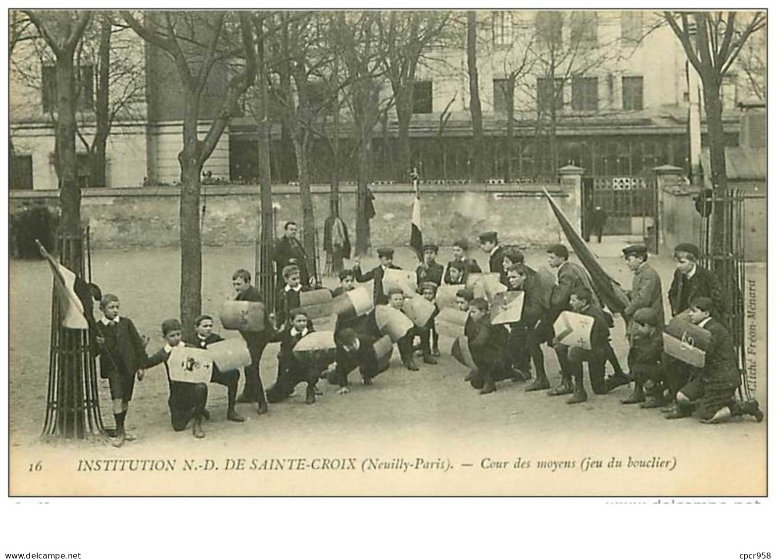 JEUX.n°5.INSTITUTION N D DE SAINTE CROIX.COUR DES MOYENS.JEU DU BOUCLIER - Andere & Zonder Classificatie