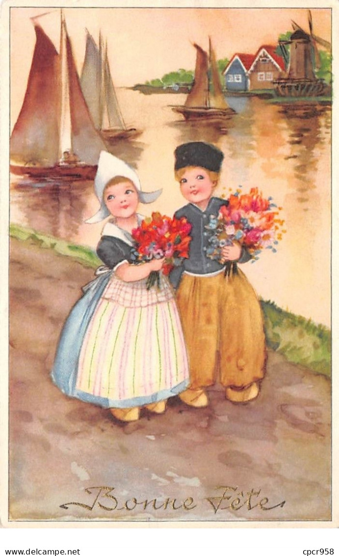 Illustrateurs - N°69324 - Peterson - Bonne Fête - Couple Hollandais Avec Des Tulipes Marchant Au Bord De L'eau, Voiliers - Petersen, Hannes