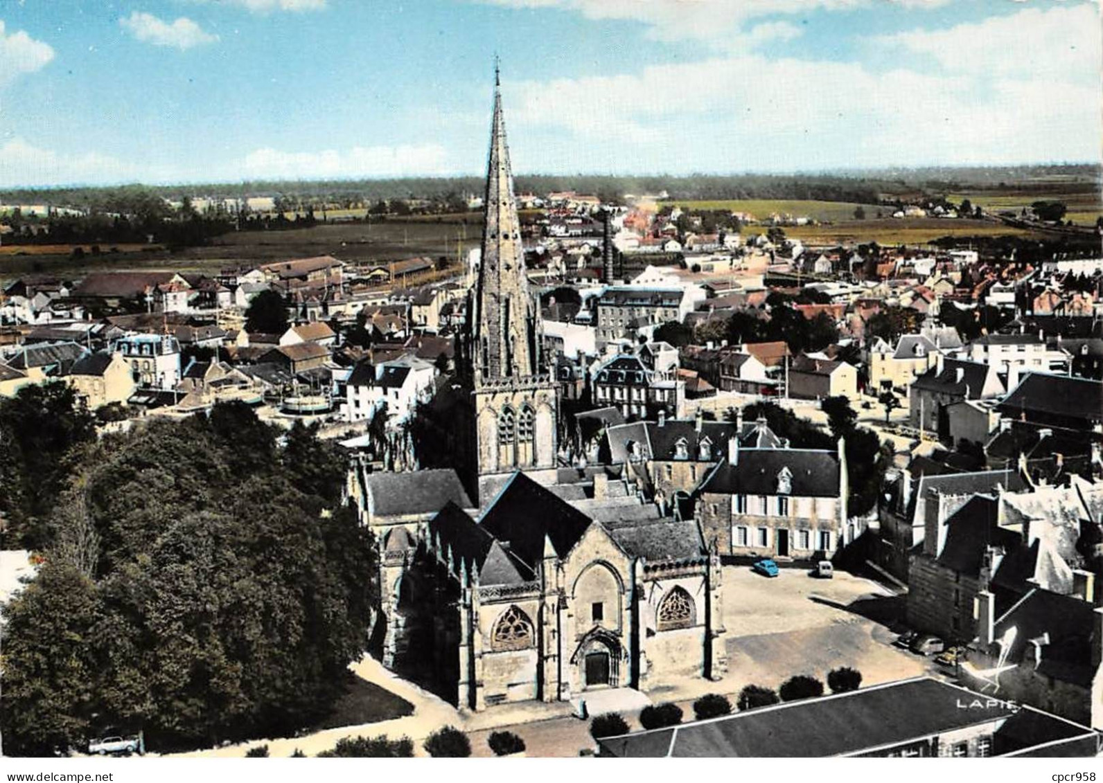 50 . N°kri10889 . Carentan  .l'eglise Notre Dame    .n°2-k  . Edition Lapie .  Sm 10X15 Cm . - Carentan