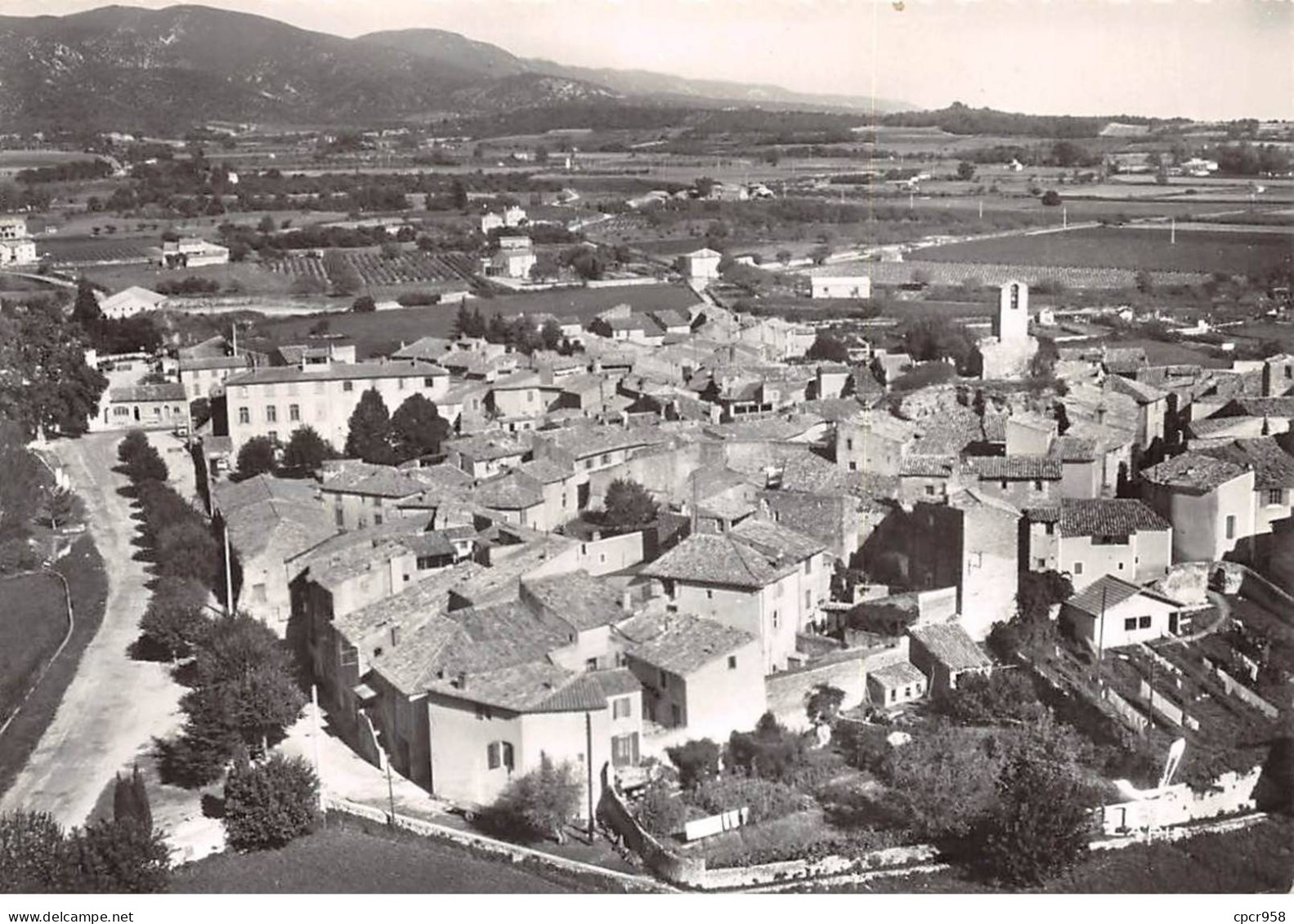 84 . N°sac10931 . LOURMARIN . Vue Générale N°15  . En Avion Au Dessus De . Cpsm 10X15 Cm . LAPIE - Lourmarin