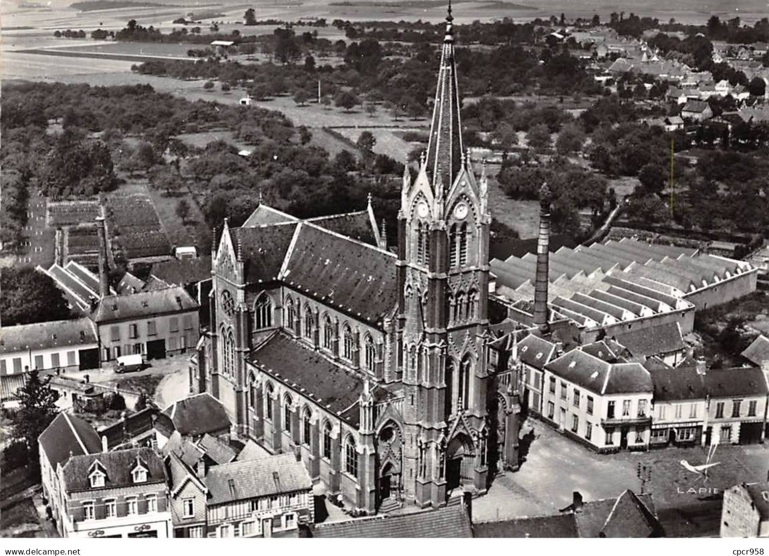 80 . N°sac10747 . VIGNACOURT . L'église N°7 . En Avion Au Dessus De . Cpsm 10X15 Cm . LAPIE - Vignacourt