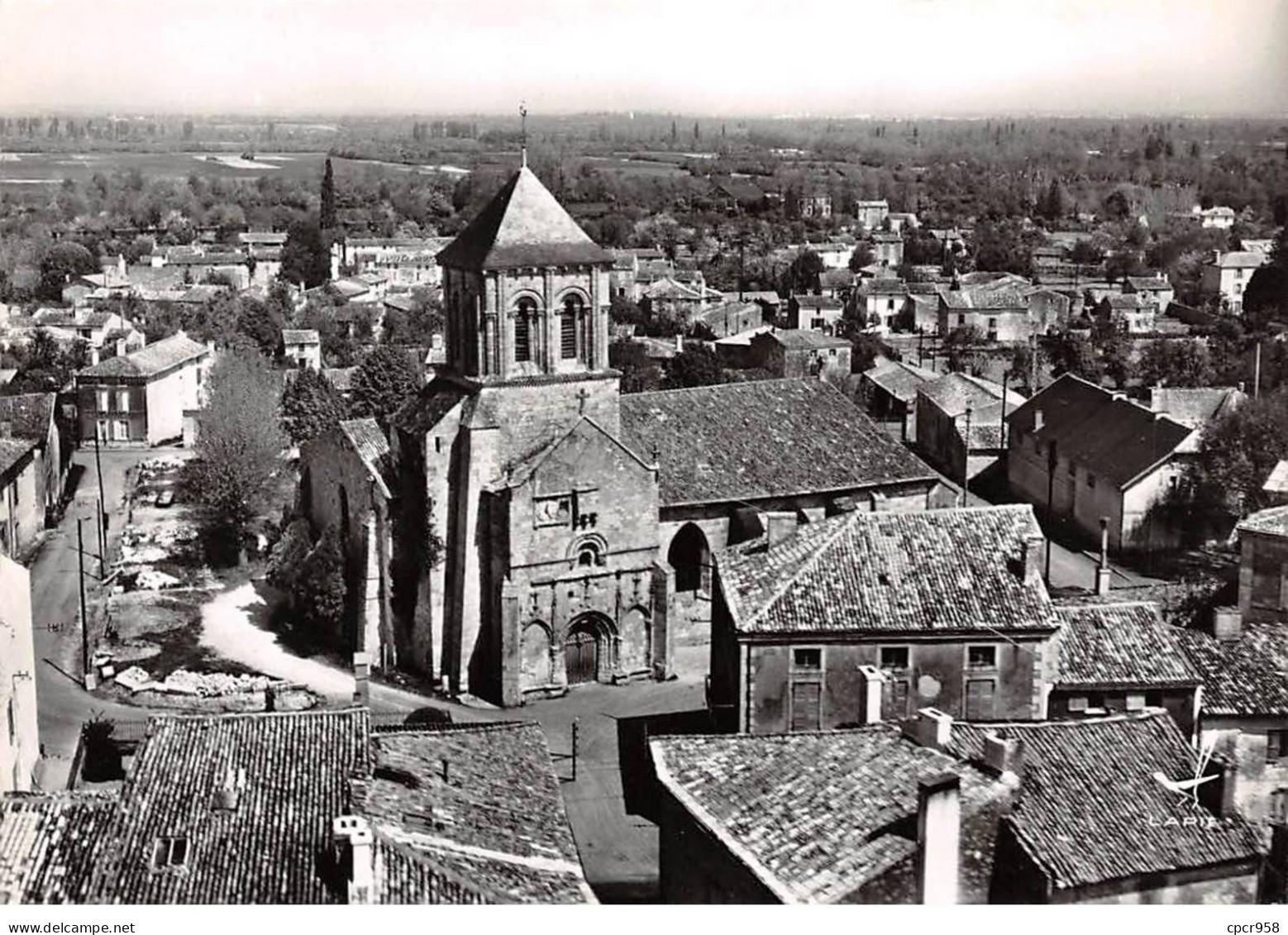 79 . N°sac10730 .Frontenay Rohan Rohan . L'église St Pierre  N°10 . En Avion Au Dessus De . Cpsm 10X15 Cm . LAPIE - Frontenay-Rohan-Rohan