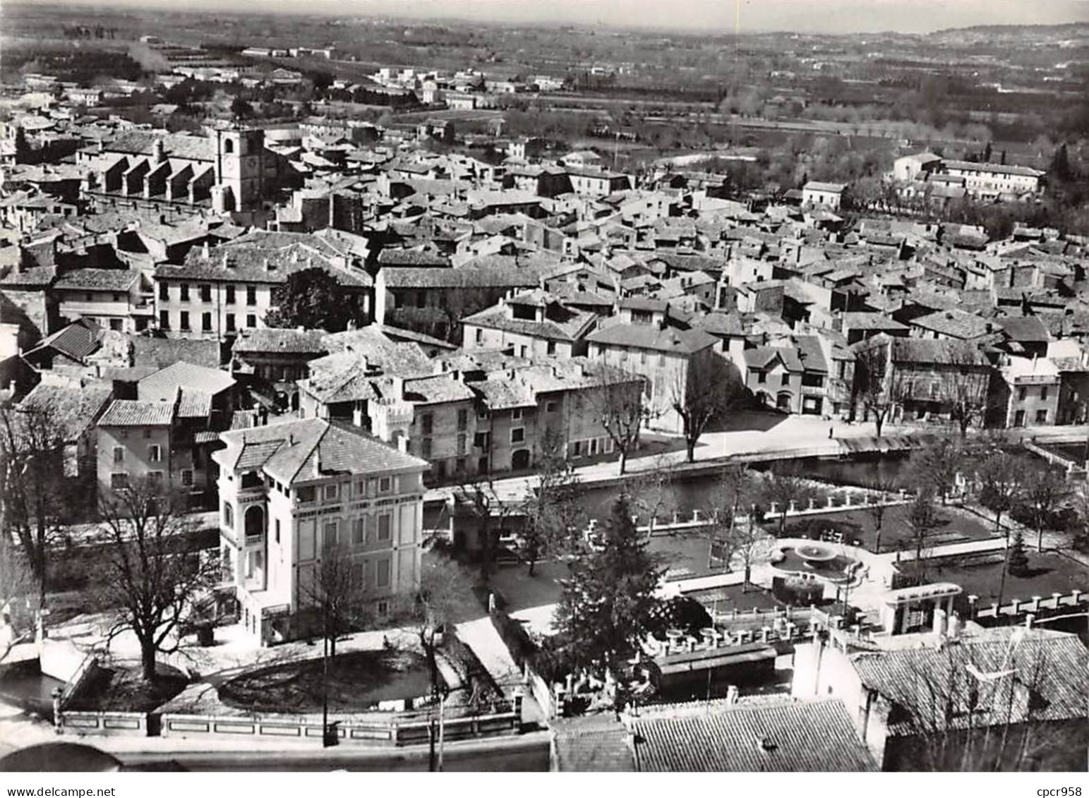 84 . N°sac10938 . L'isle-sur-la-sorgue .  L'église N°7 . En Avion Au Dessus De . Cpsm 10X15 Cm . LAPIE - L'Isle Sur Sorgue