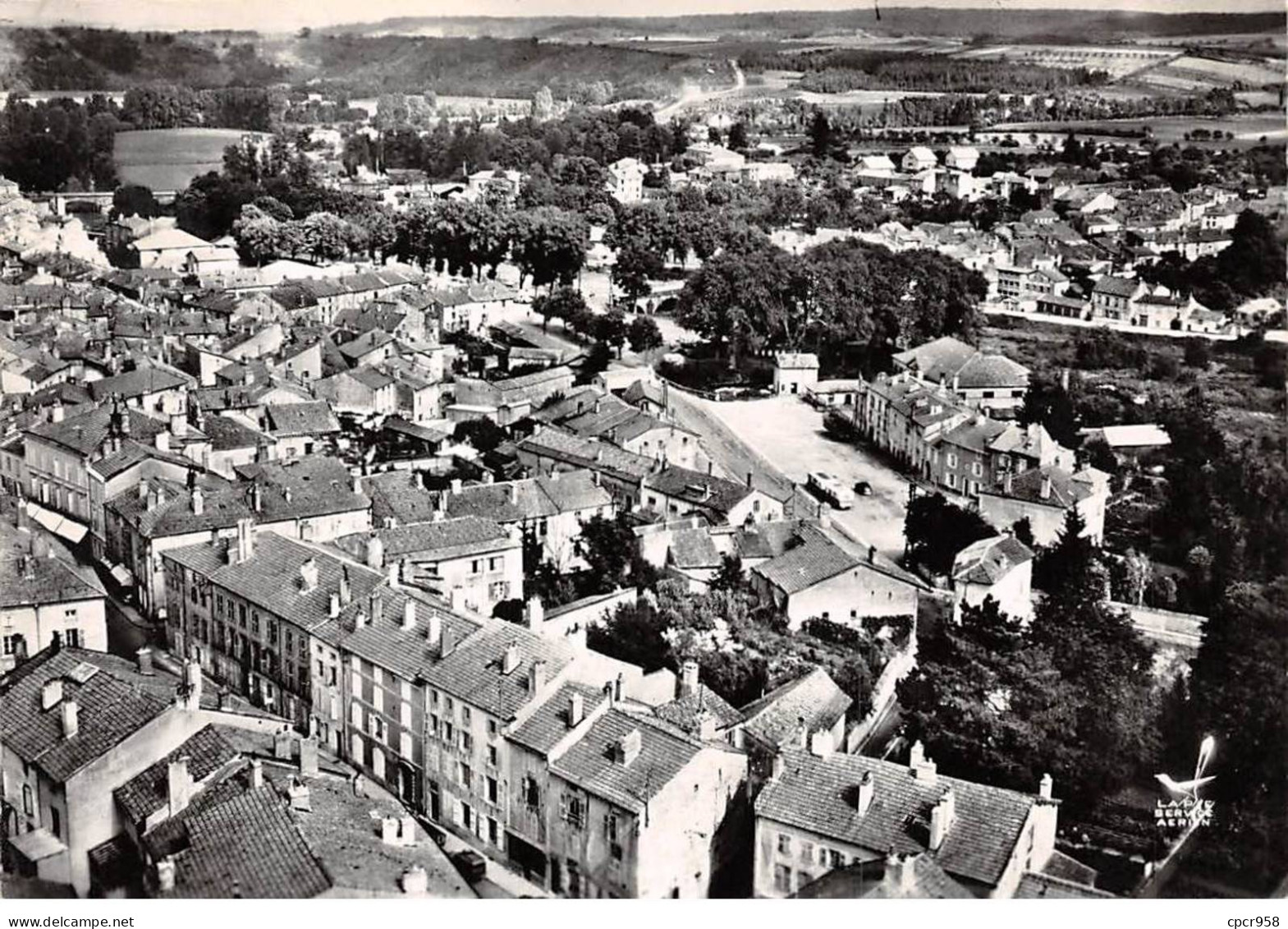 88 . N°sac11170 . Mirecourt . Place De L'abattoir, Place Thierry N°2 . En Avion Au Dessus De . Cpsm 10X15 Cm . LAPIE - Mirecourt