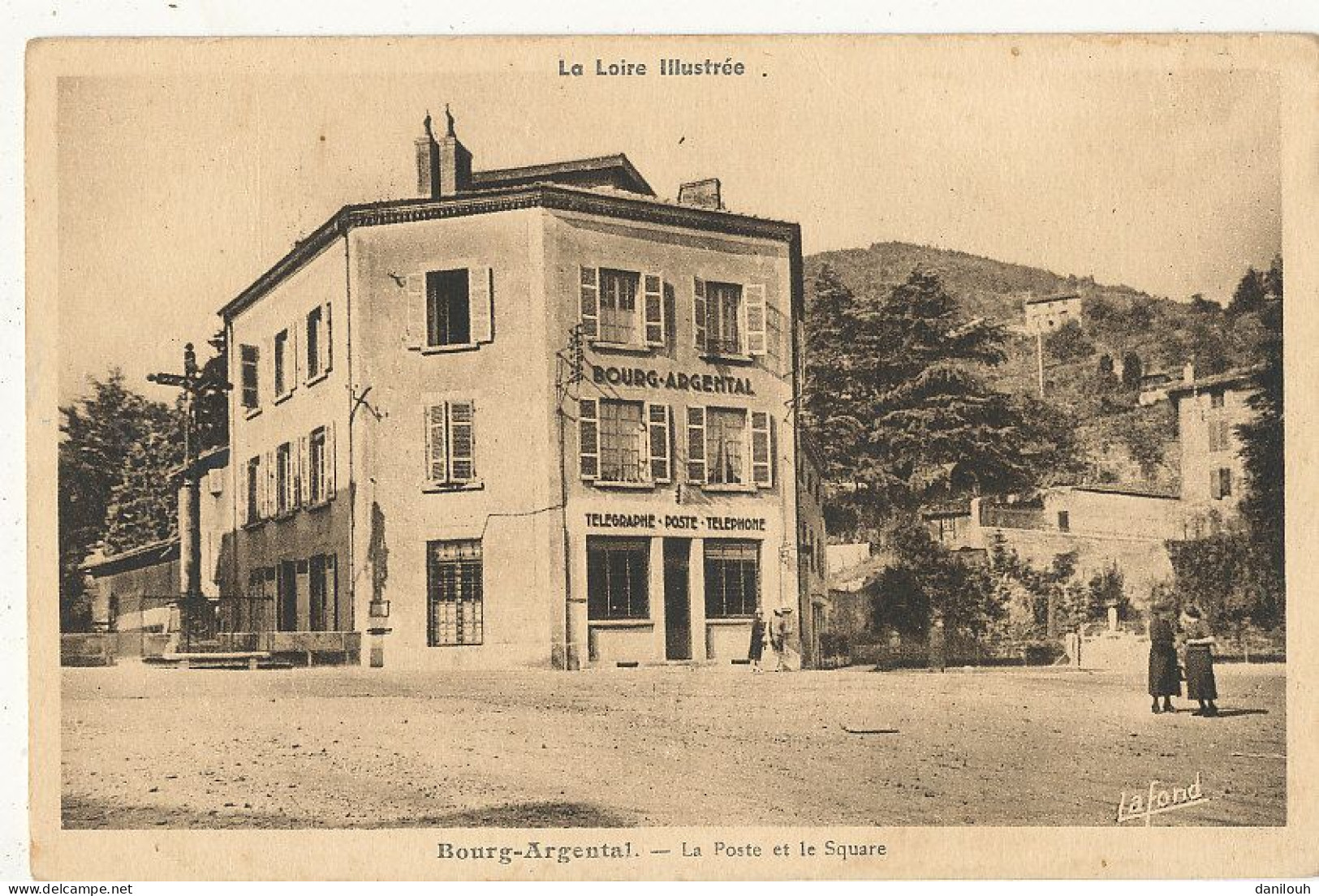 42 // BOURG ARGENTAL    La Poste Et Le Square    ** - Bourg Argental