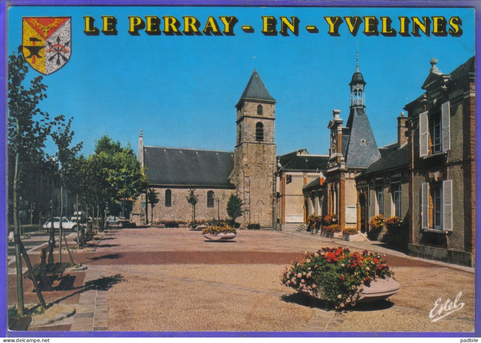 Carte Postale 78. Le Perray-en-Yvelines  La Mairie Et L'église  Très Beau Plan - Le Perray En Yvelines