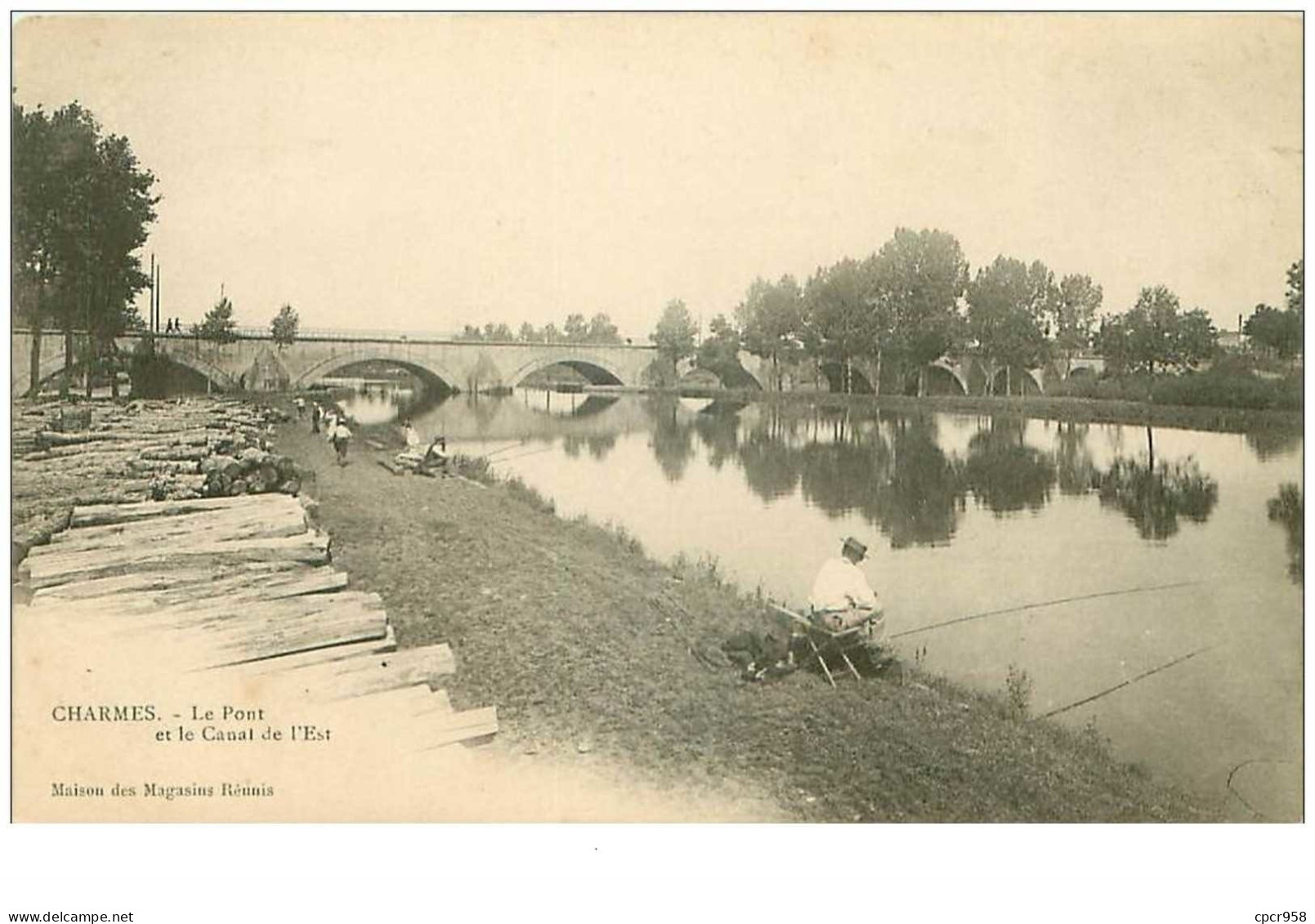 88 .n°33004 . Charmes Le Pont Et Le Canal.pecheurs - Charmes