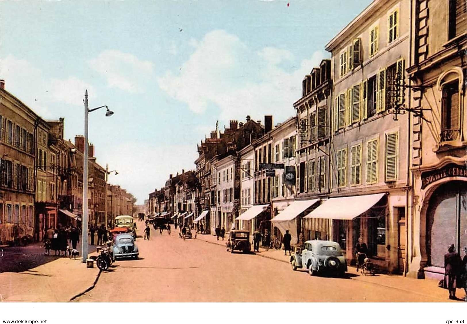 88 . N°101682  . Cpsm .9x14 Cm  .rambervilliers .rue Carnot .commerces . - Rambervillers