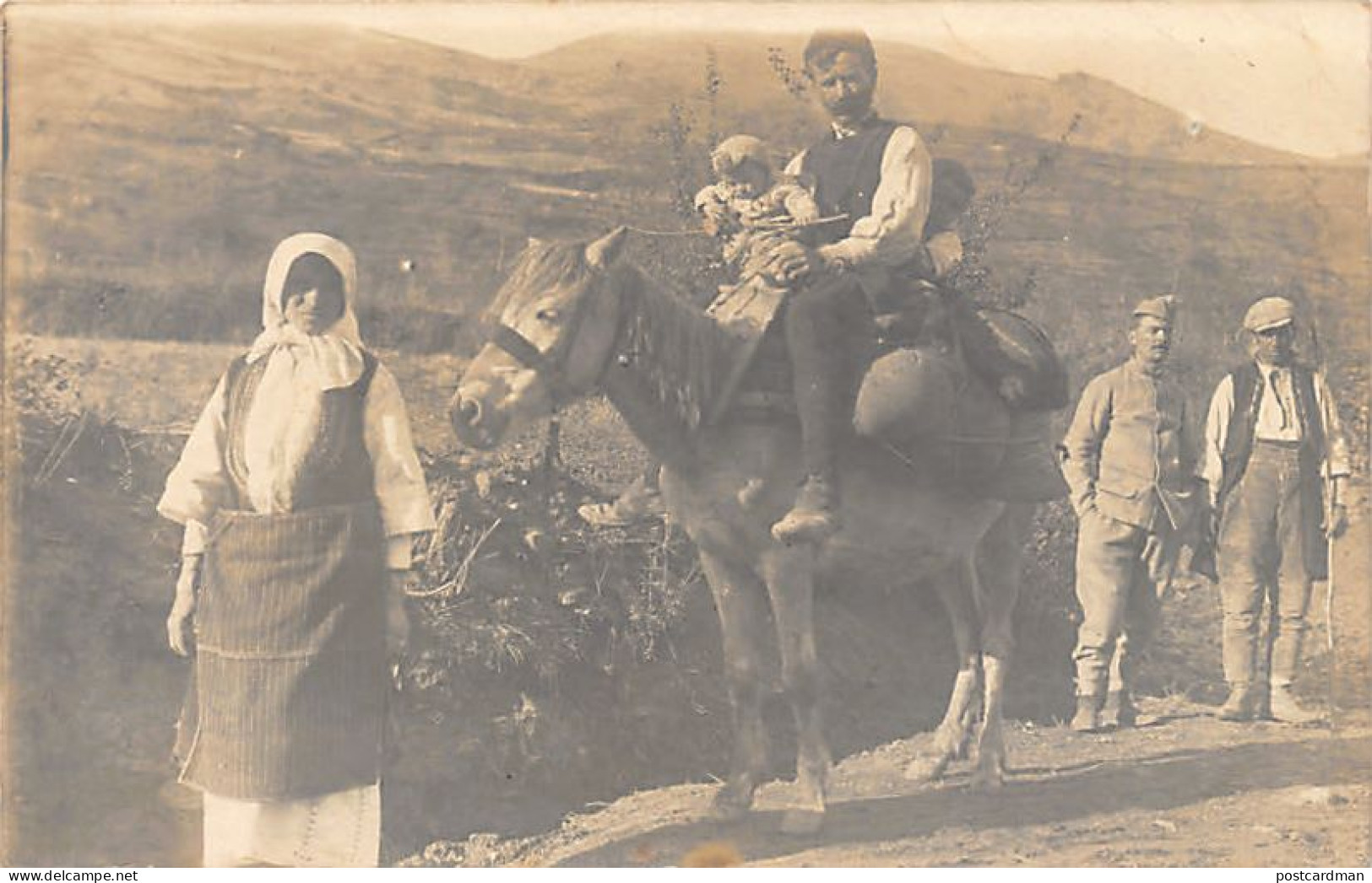 Albania - Albanian Family - REAL PHOTO World War One - Albania