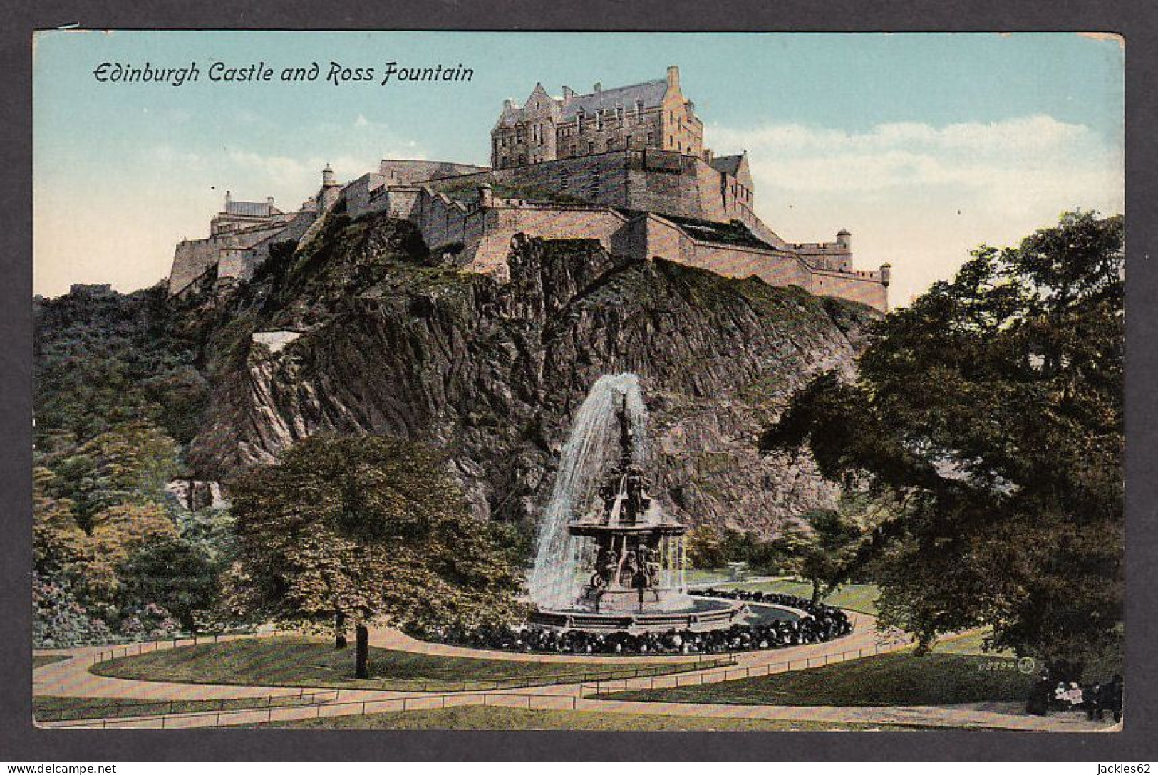 111222/ EDINBURGH, Castle And Ross Fountain - Midlothian/ Edinburgh