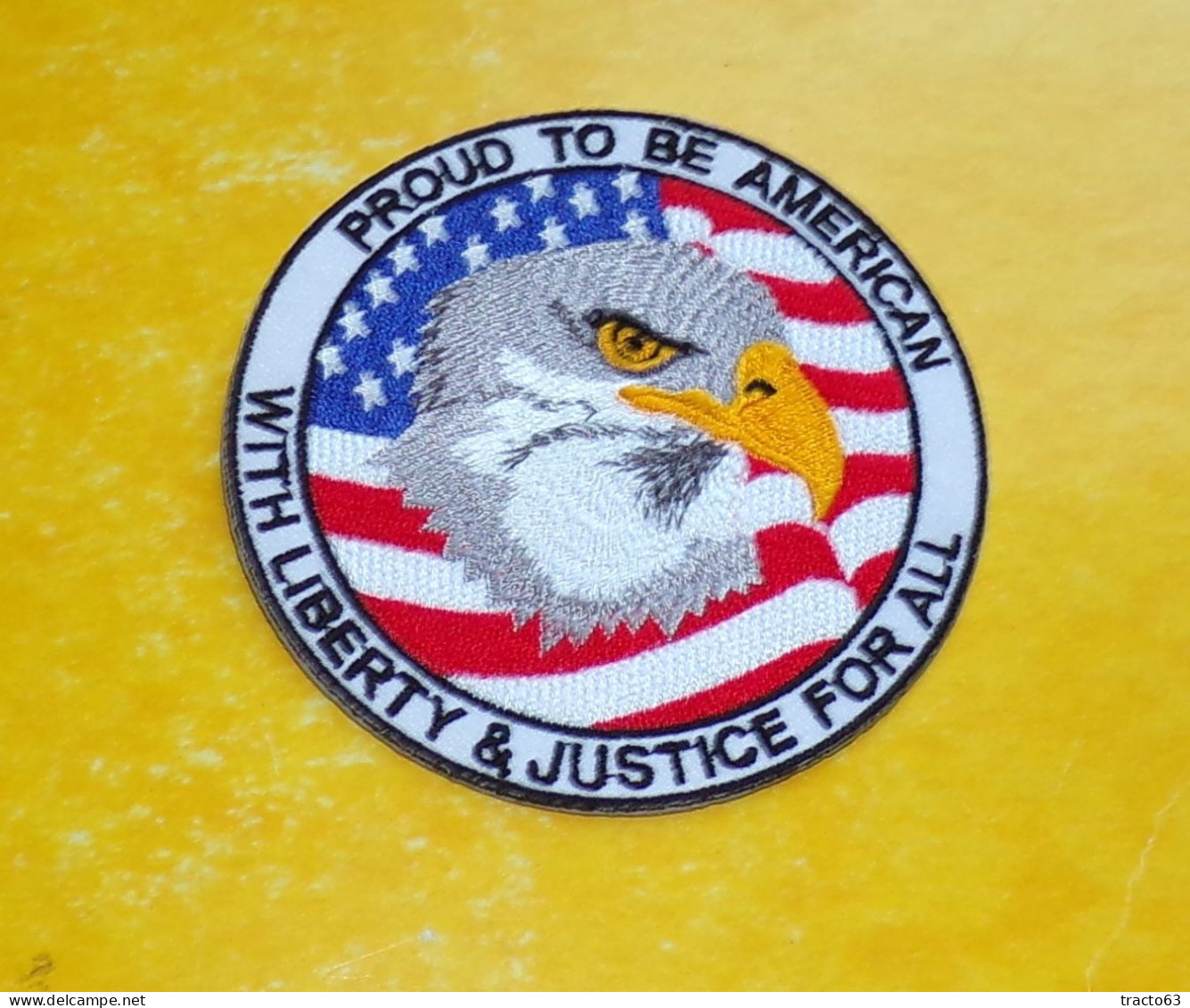 TISSU PATCH : PROUD TO BE AMERICAIN  WITH LIBERTY & JUSTICE FOR ALL   , DIAMETRE 9 CM , BON ETAT VOIR PHOTO . POUR TOUT - Patches