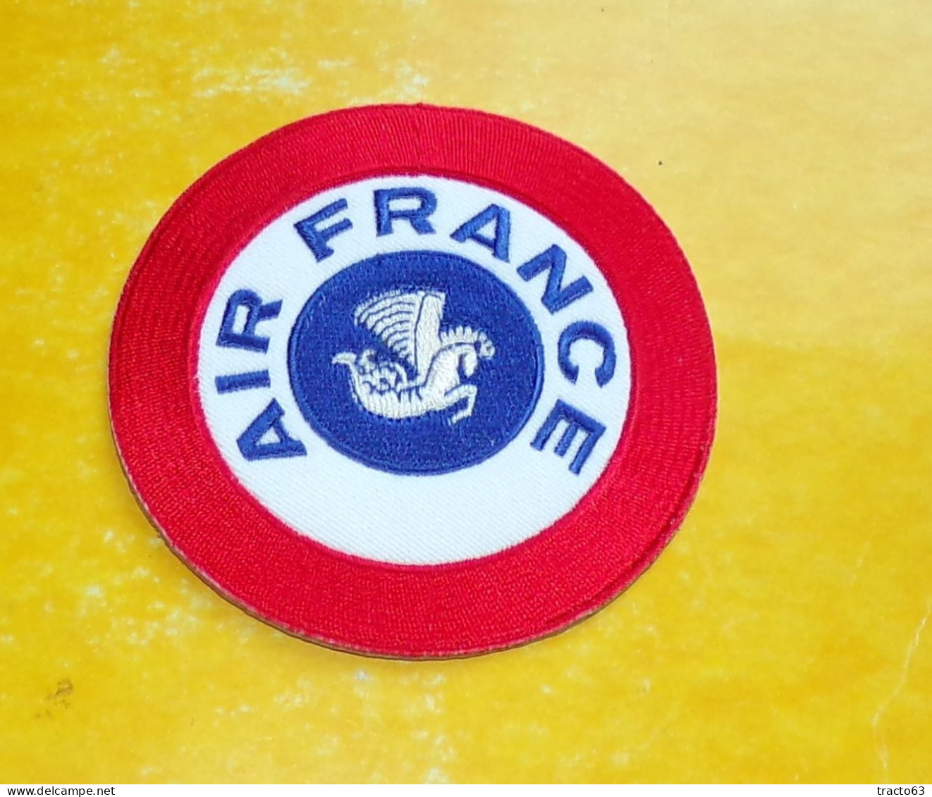 TISSU PATCH : AIR FRANCE , DIAMETRE 9 CM , BON ETAT VOIR PHOTO . POUR TOUT RENSEIGNEMENT ME CONTACTER. REGARDEZ MES AUTR - Ecussons Tissu