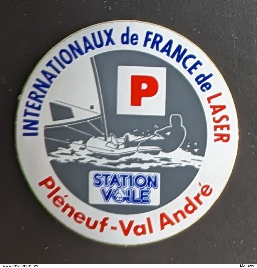 AUTOCOLLANT INTERNATIONAUX DE FRANCE DE LASER - VOILE VOILIER - PLÉNEUF-VAL ANDRÉ 22 CÔTES D'ARMOR BRETAGNE BATEAU SPORT - Pegatinas