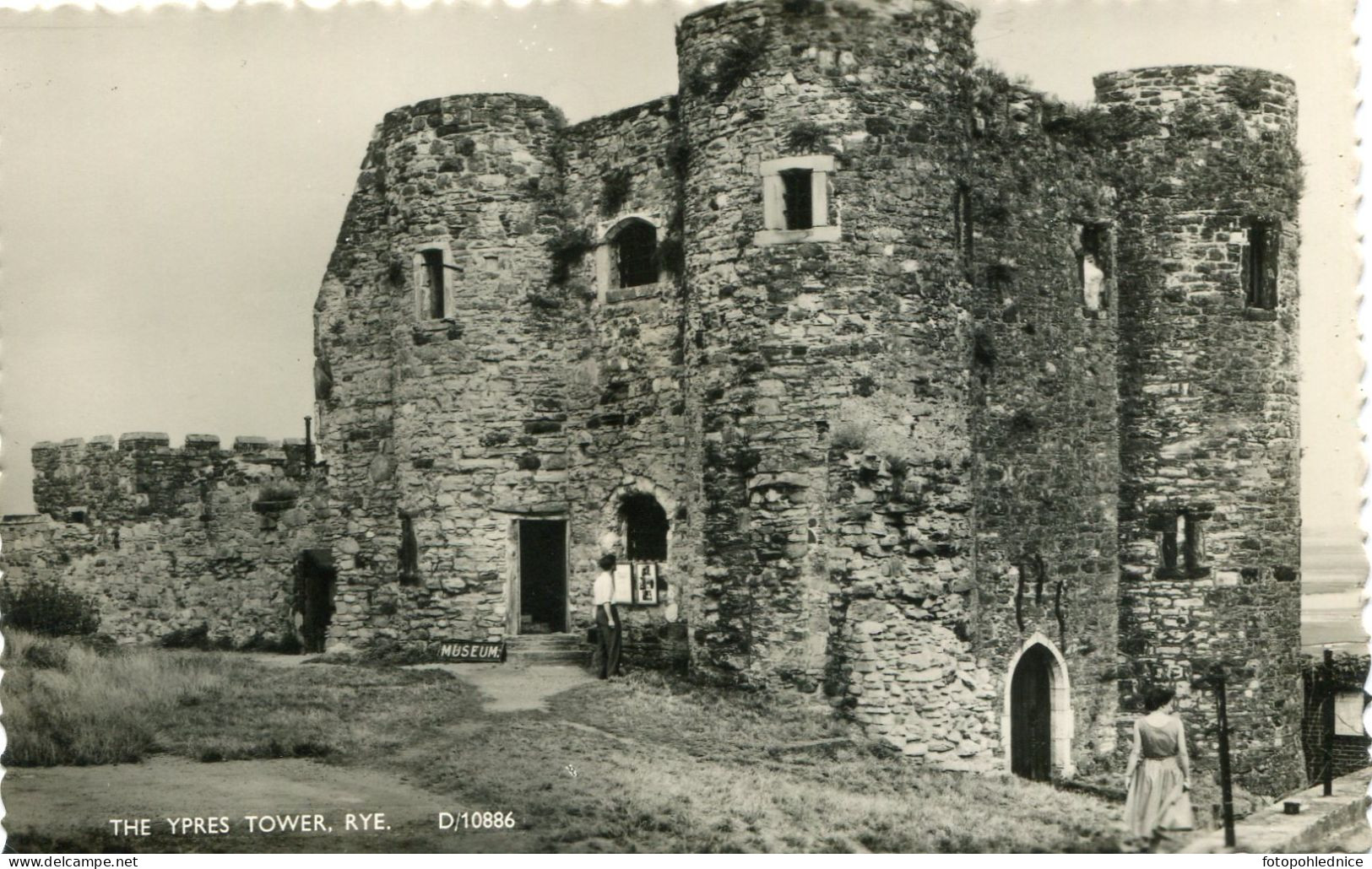 875 THE YPRES TOWER, RYE. D-10886  NORMAN Real Photo - Rye