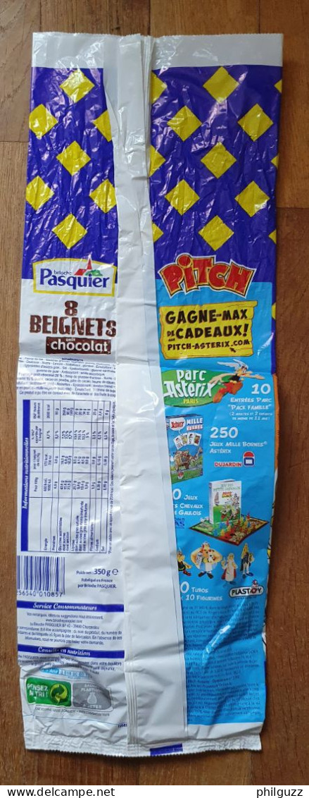 SACHET PITCH ASTERIX 8 BEIGNETS AU CHOCOLAT Pasquier ASSURANCETOURIX 2012 (2) - Advertisement