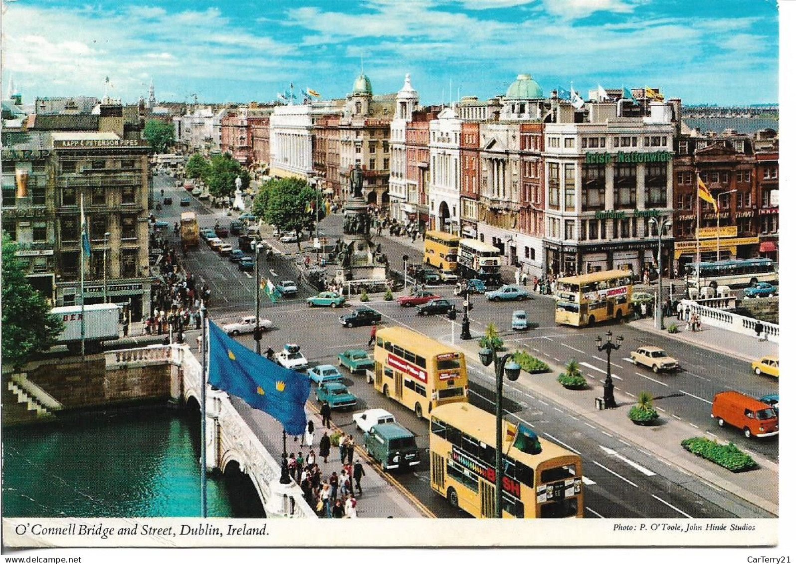 CPM. IRLANDE. DUBLIN. O'CONNELL BRIDGE AND STREET. BUS, VOITURES. 1982. - Dublin