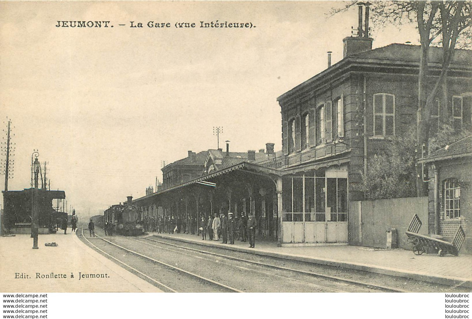 JEUMONT LA GARE VUE INTERIEURE AVEC LE TRAIN - Jeumont