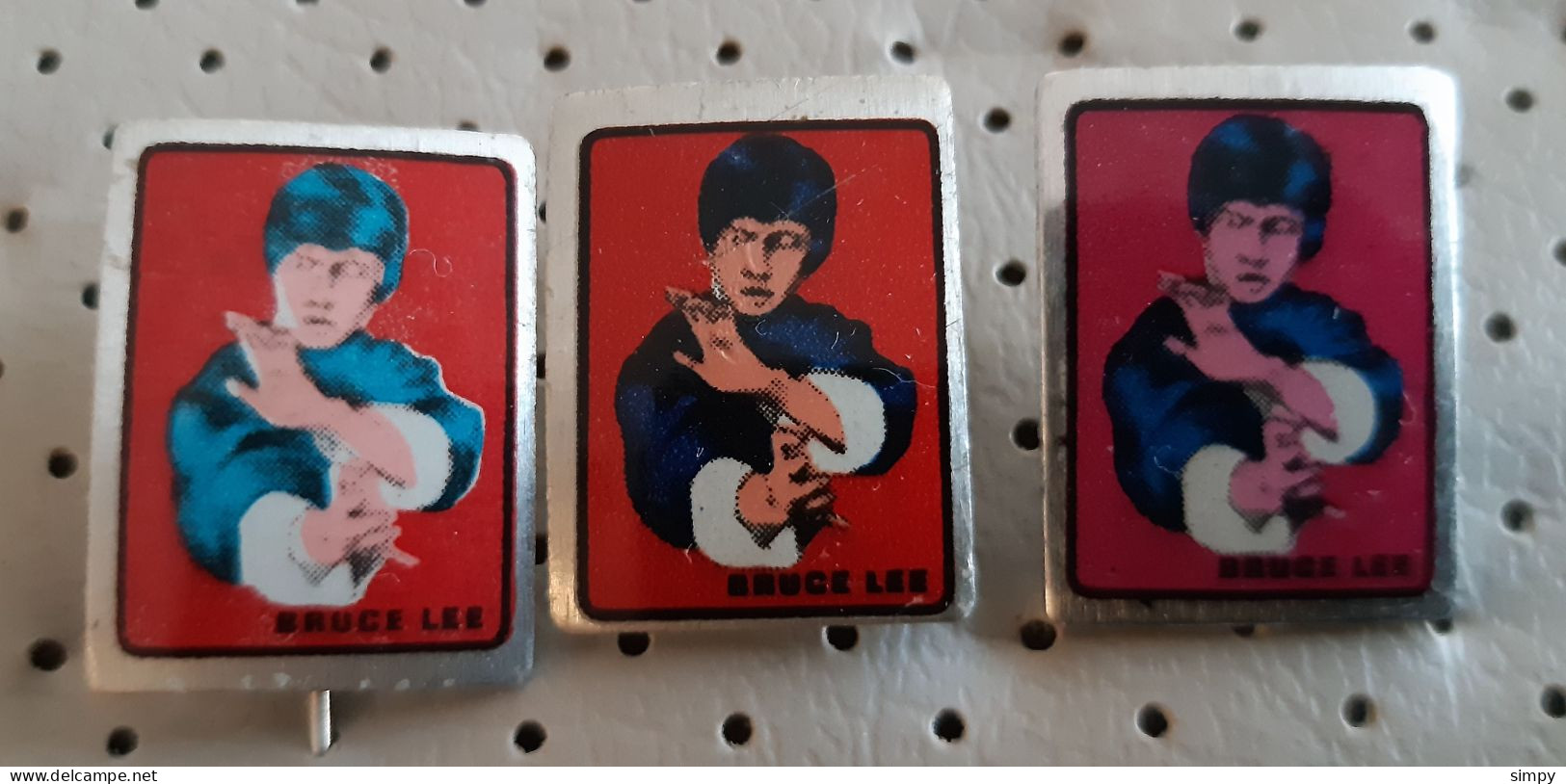 Bruce Lee Karate Movie  Yugoslavia Pins - Celebrities