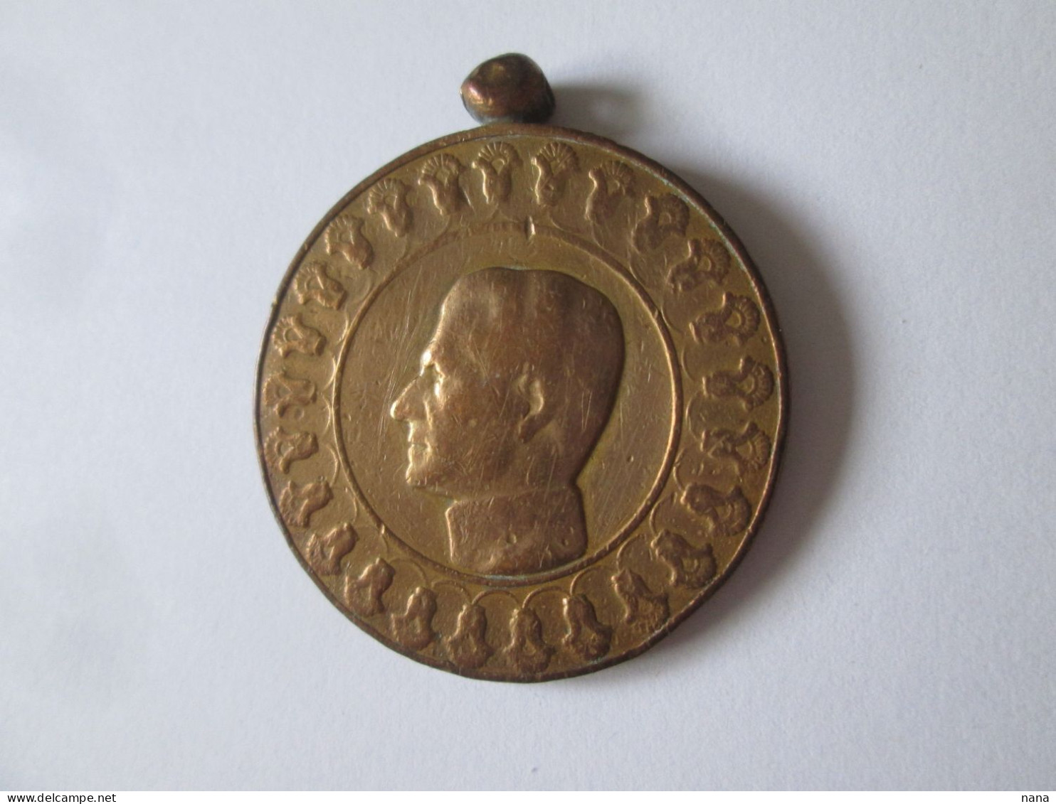 Medaille 25e Centenaire De La Fondation De L'empire D'Iran Par Cyrus Le Grand/Medal 25th Centenar Founding Iran Empire - Autres & Non Classés